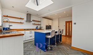 Tudor Road, Hinckley, LE10 photo