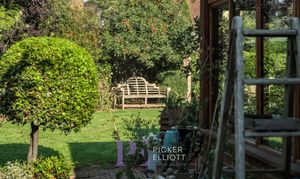 Leicester Road, Hinckley, LE10 photo