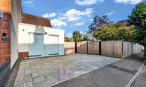 Leicester Road, Hinckley, LE10 photo