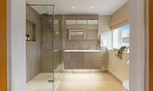 Principal bathroom