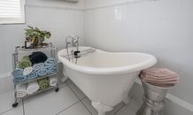 Roll-top Bath