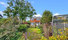 Grove Park, Burbage, LE10 photo