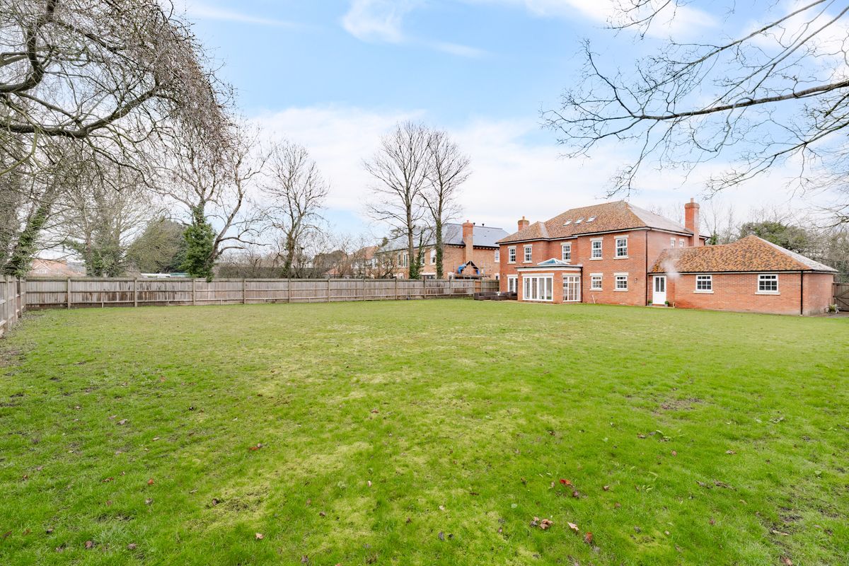 Bromham Road, Biddenham, MK40, photograph 4