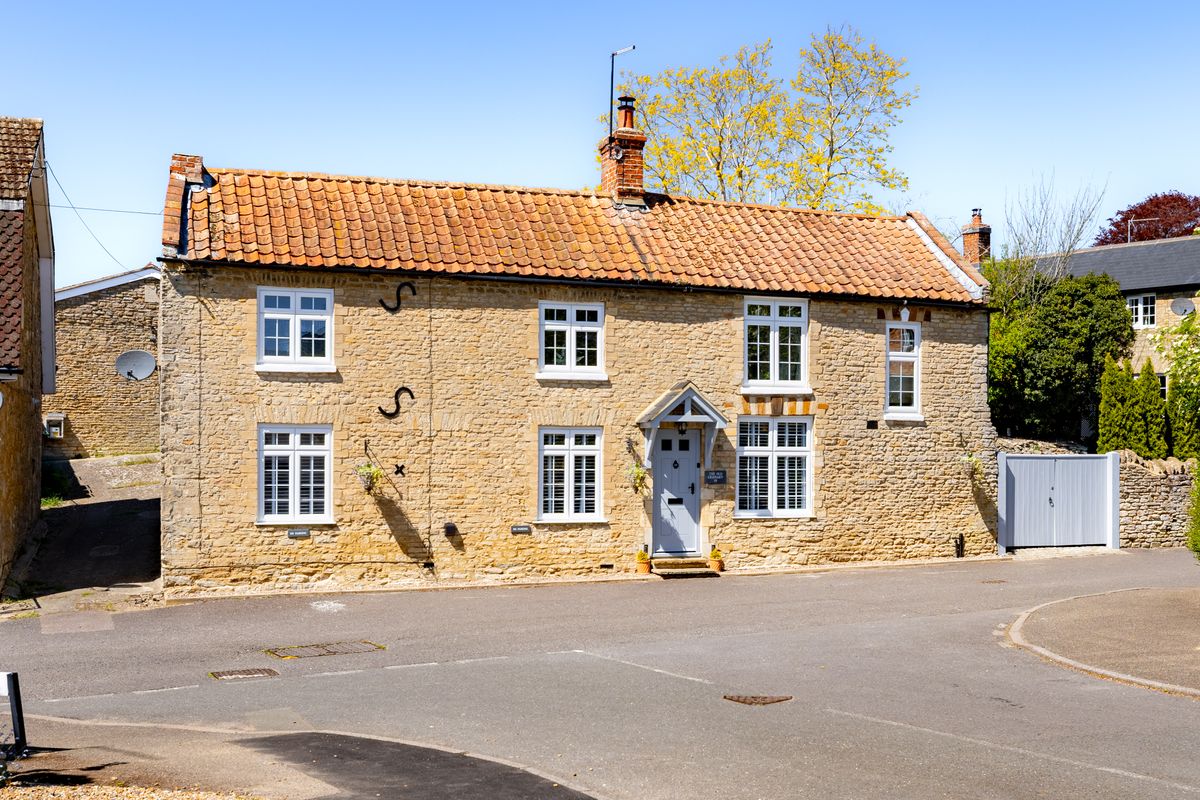 Castle Road, Lavendon, MK46