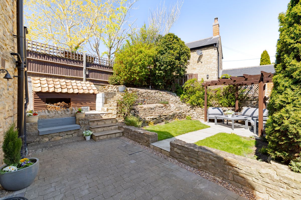 Castle Road, Lavendon, MK46, photograph 4