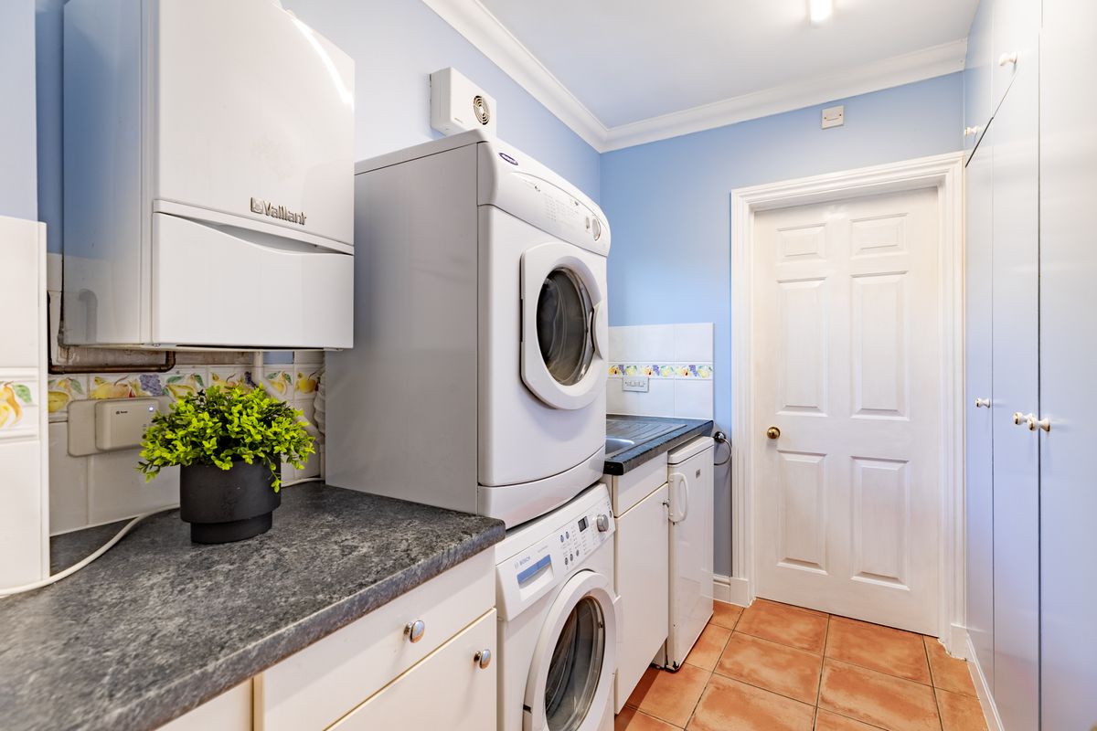 Monellan Crescent, Caldecotte, MK7, photograph 11