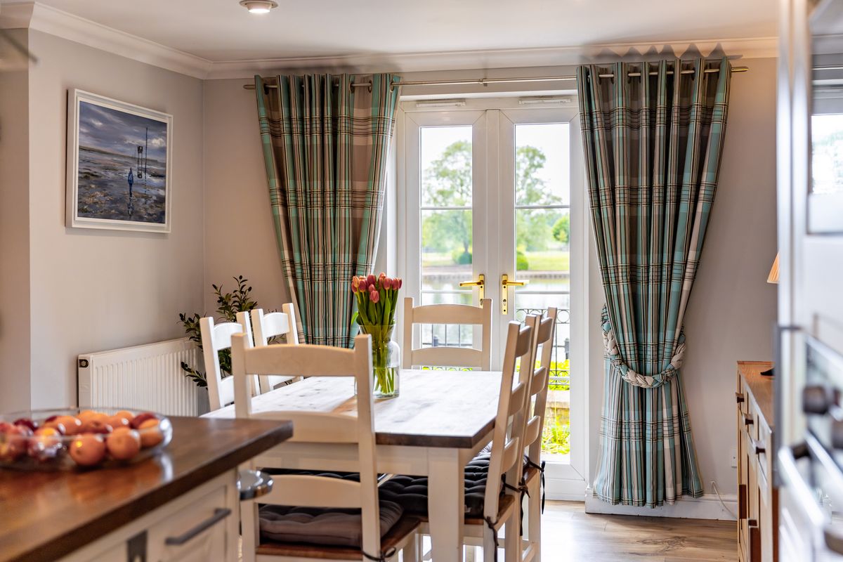 Monellan Crescent, Caldecotte, MK7, photograph 9