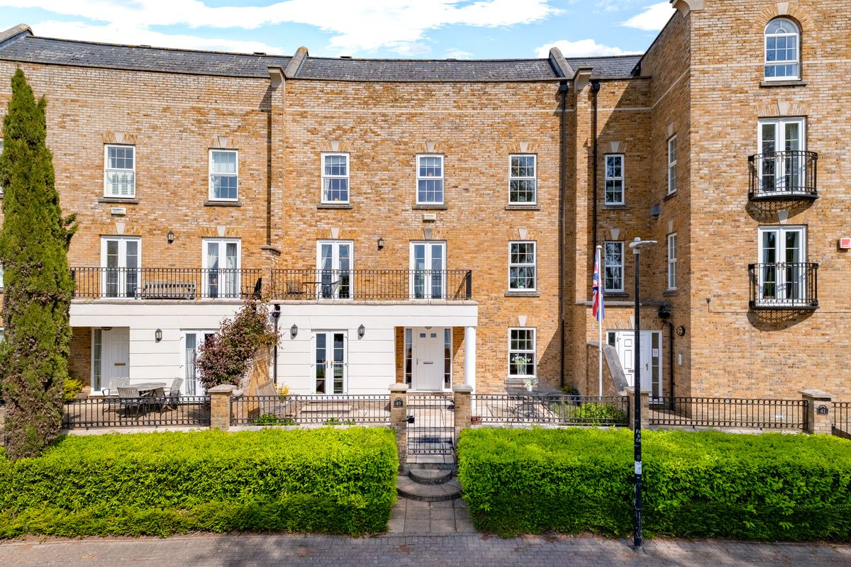 Monellan Crescent, Caldecotte, MK7, photograph 5