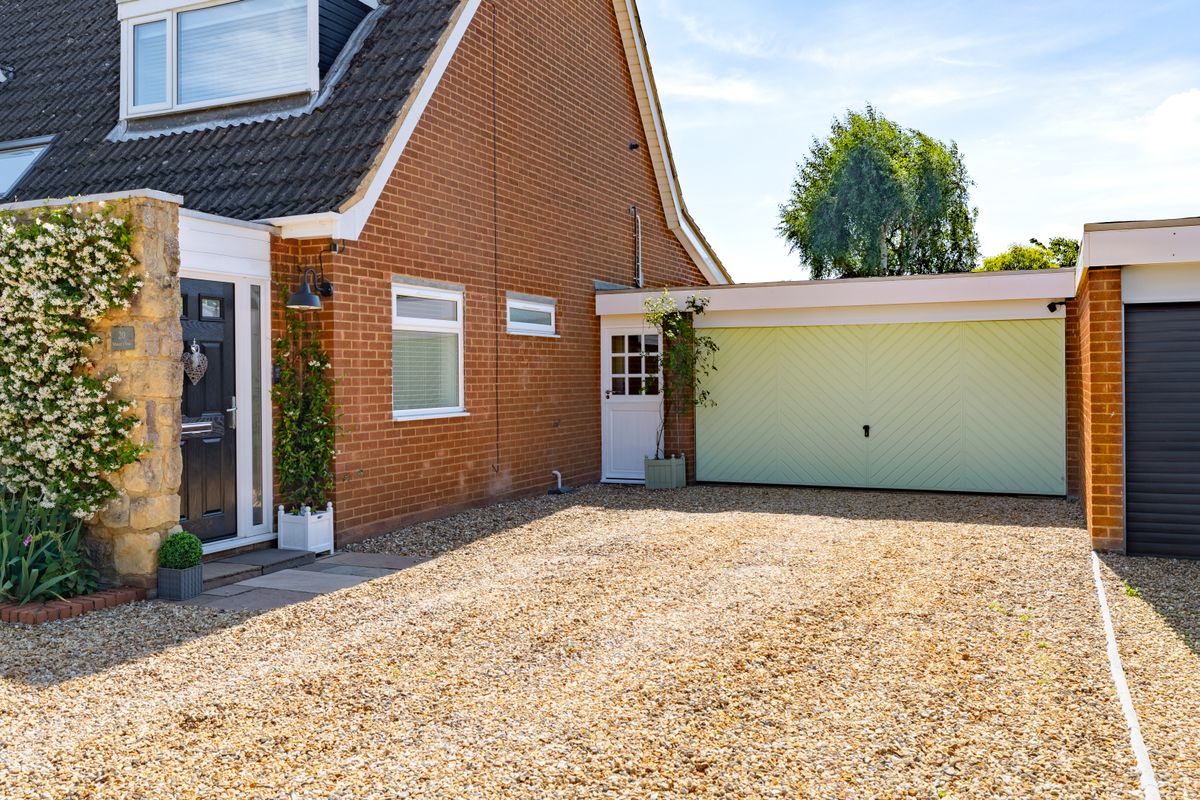 Manor Close, Bromham, MK43, photograph 5