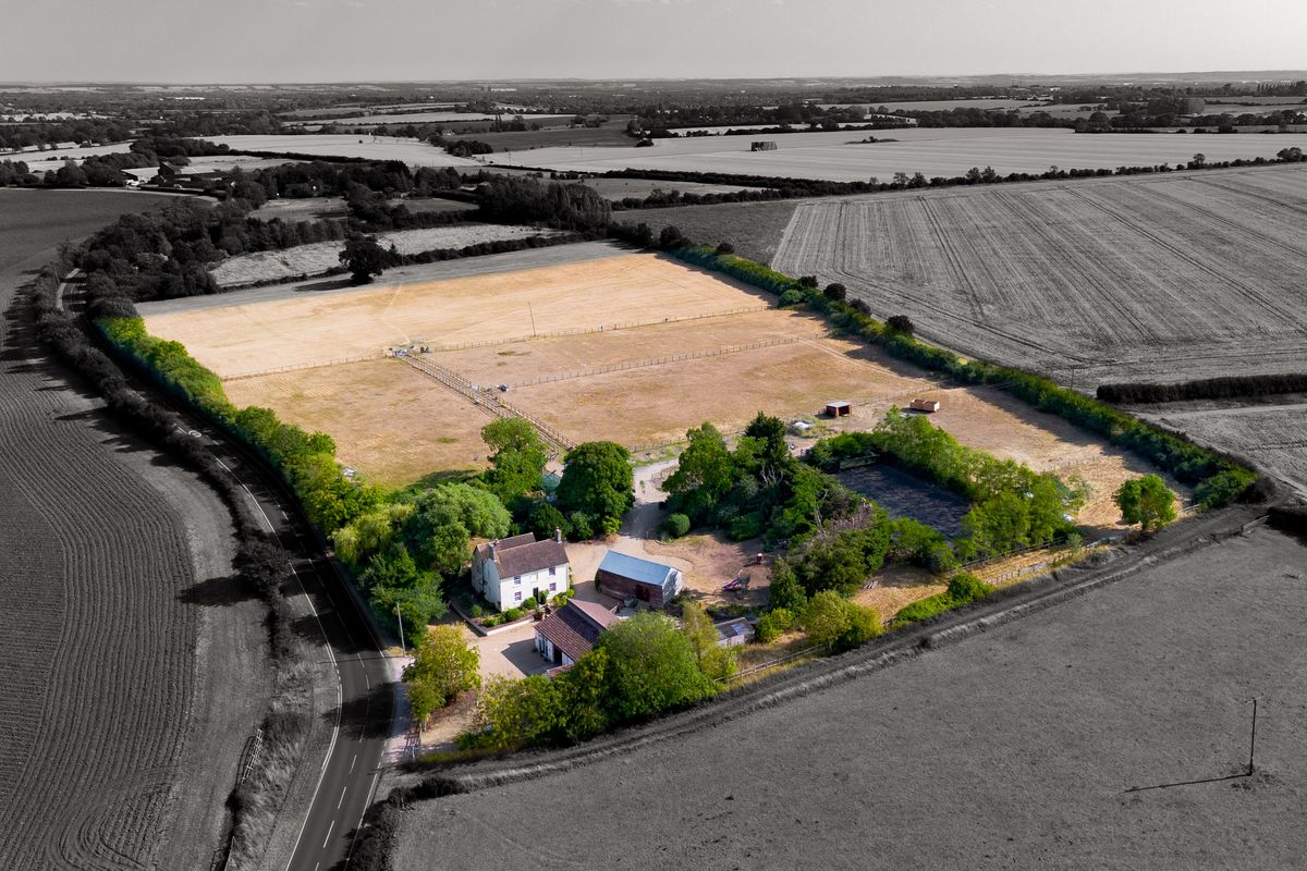 Waterfall Farm, Thurleigh on approx 10 acres., photograph 3