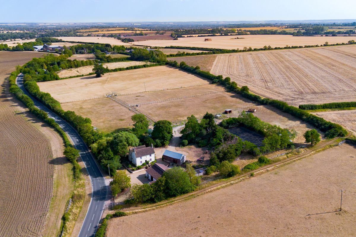 Waterfall Farm, Thurleigh on approx 10 acres., photograph 6