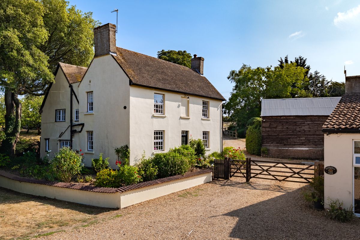 Waterfall Farm, Thurleigh on approx 10 acres., photograph 9