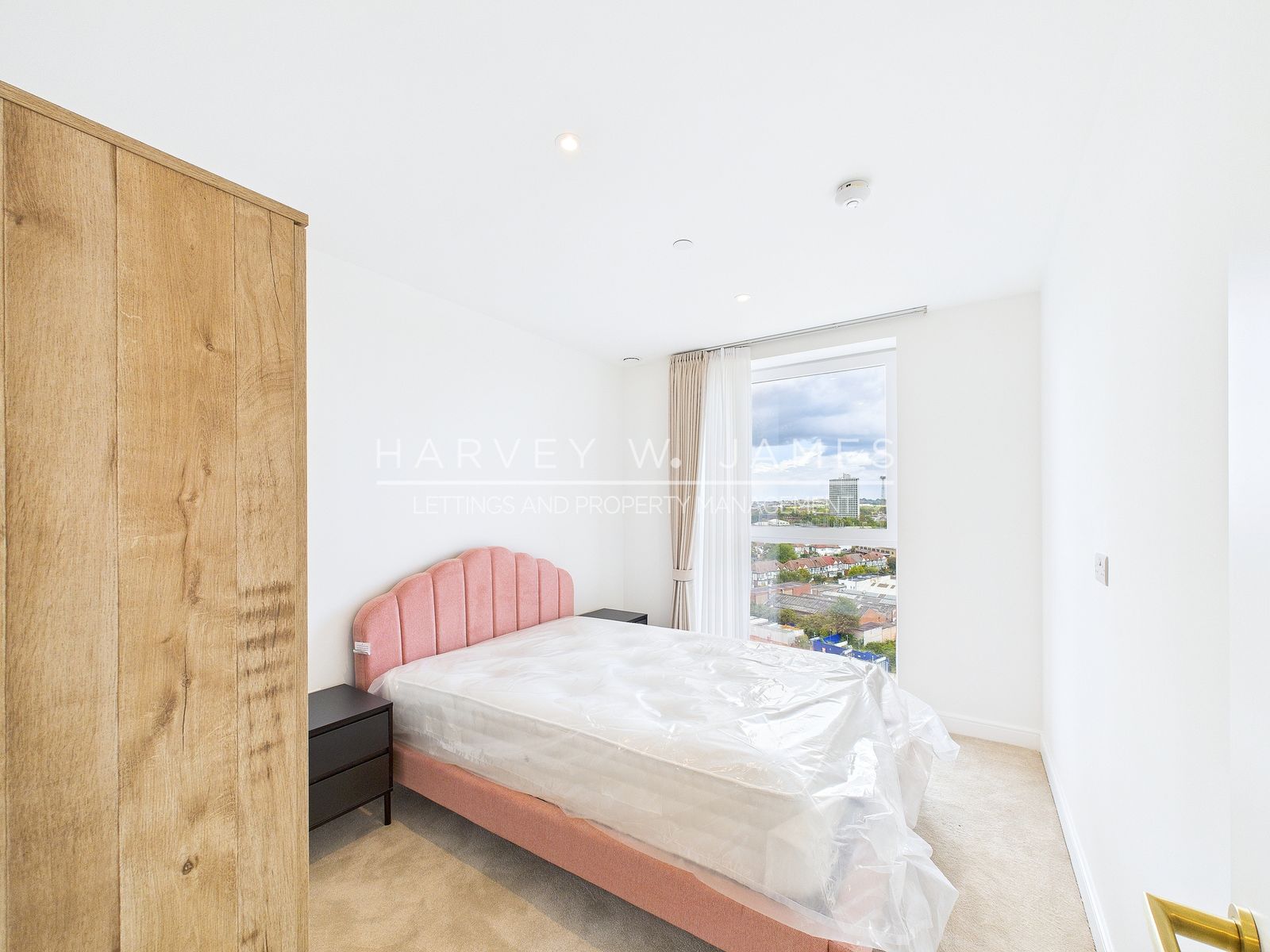 12 Quay Walk, Wembley HA0 1BE