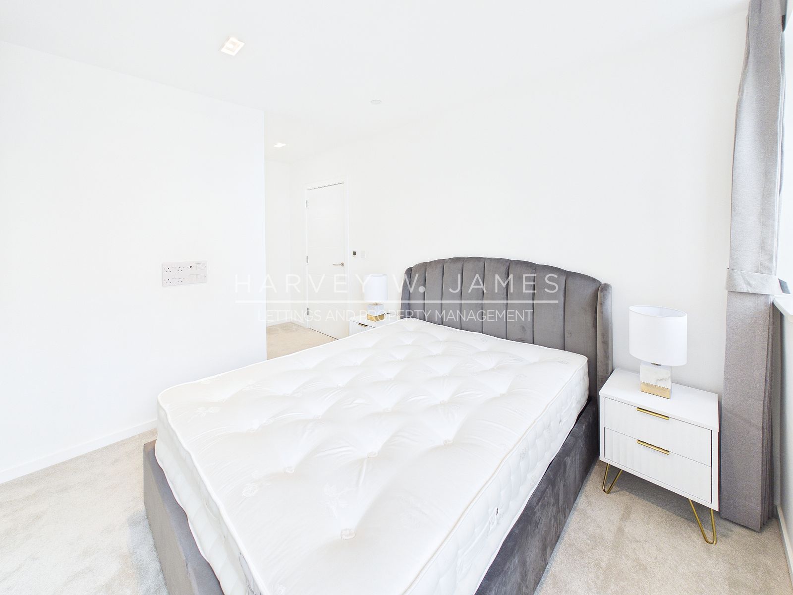 5 Wheatstone Gardens, London, W10