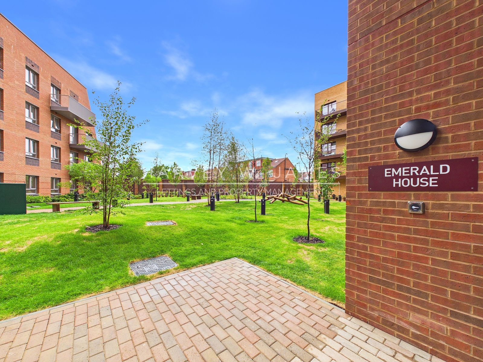 373 Horn Lane, London, W3