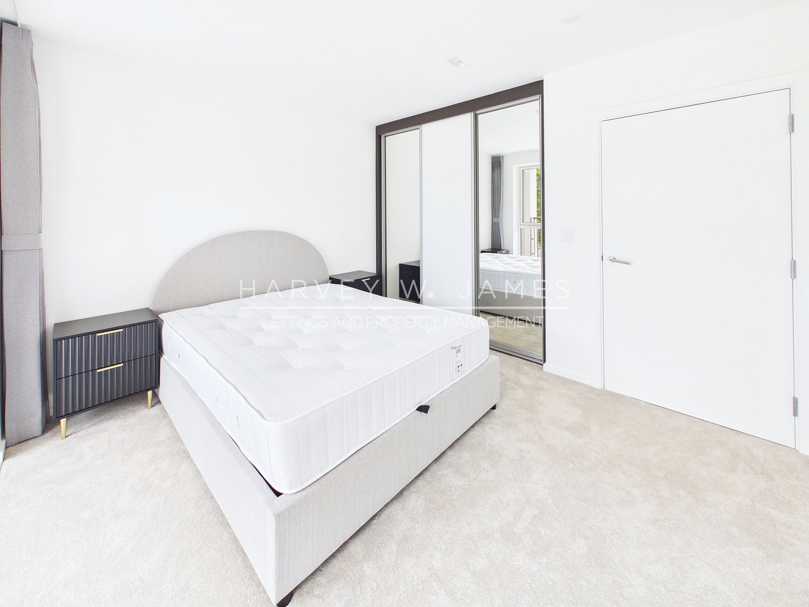 5 Wheatstone Gardens, London, W10