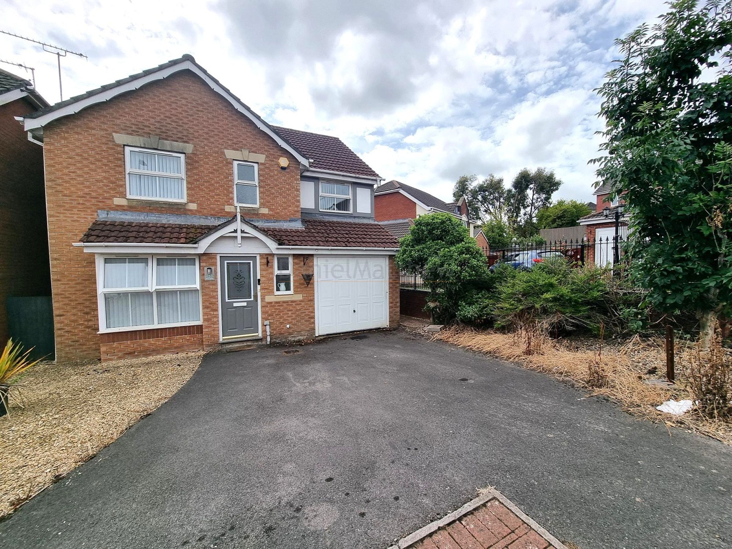 Cwrt Dyfed, Barry, CF63