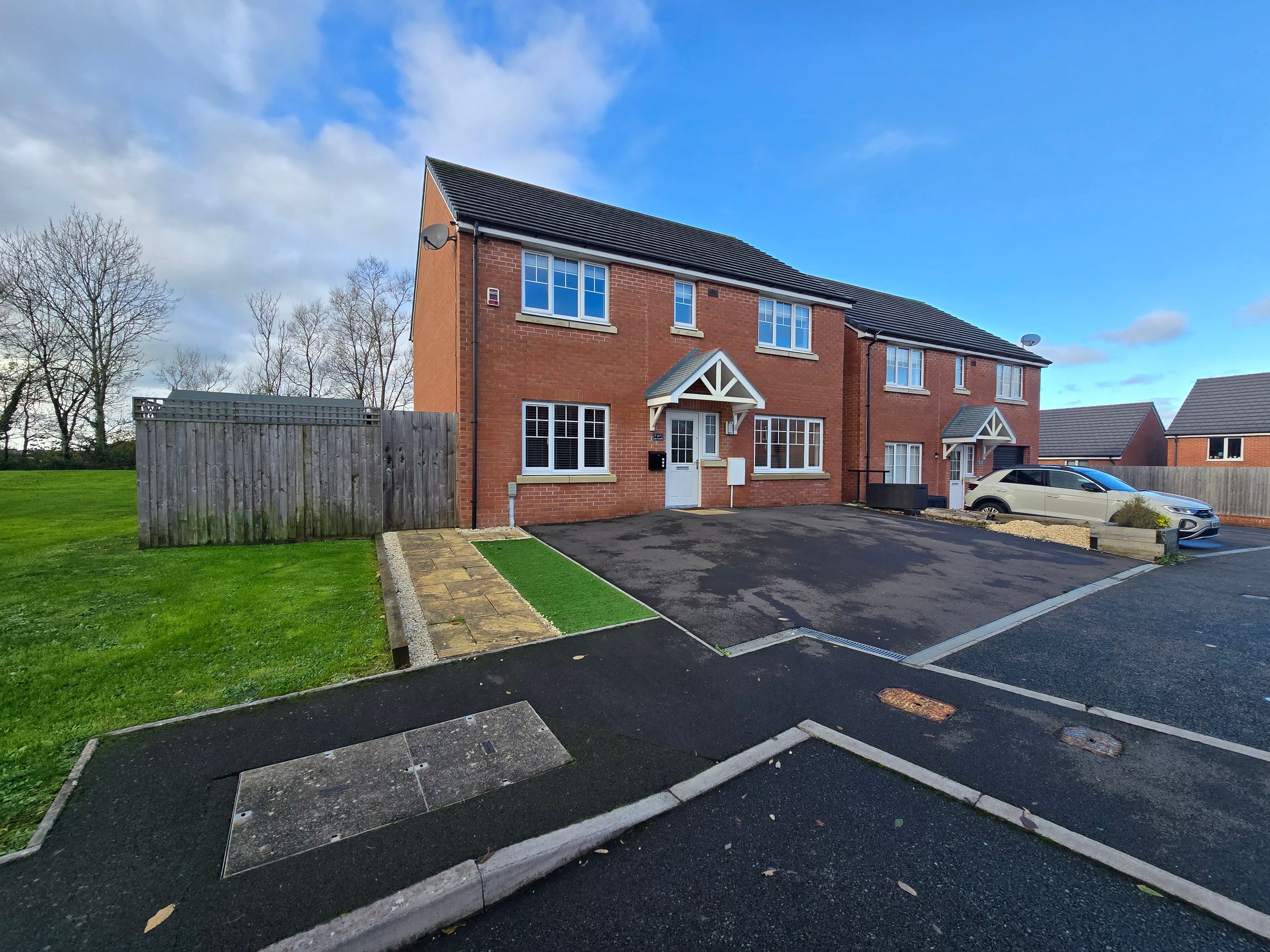 Cae Cenydd, Brackla, CF31