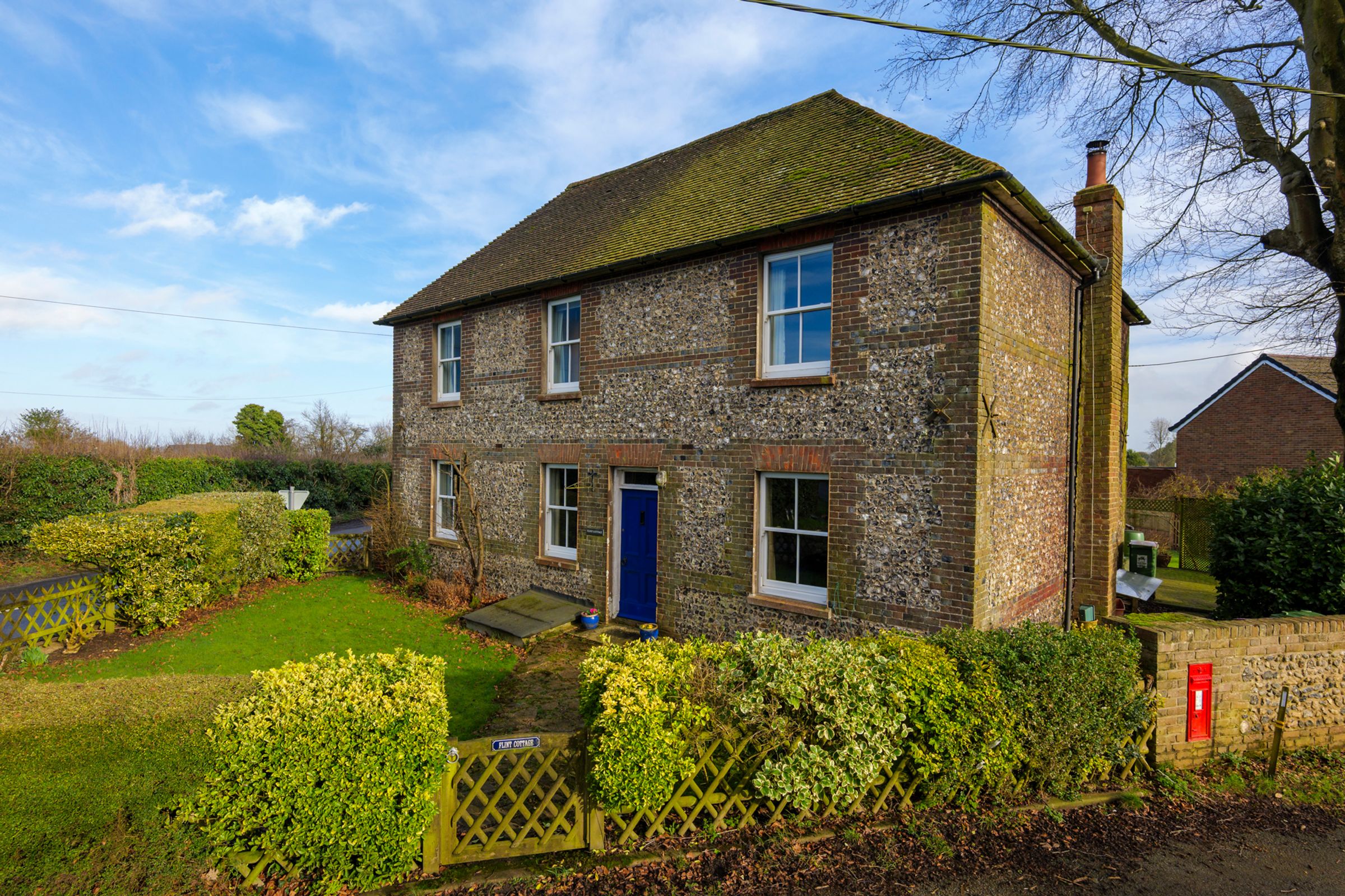 Longage Hill, Rhodes Minnis, CT4