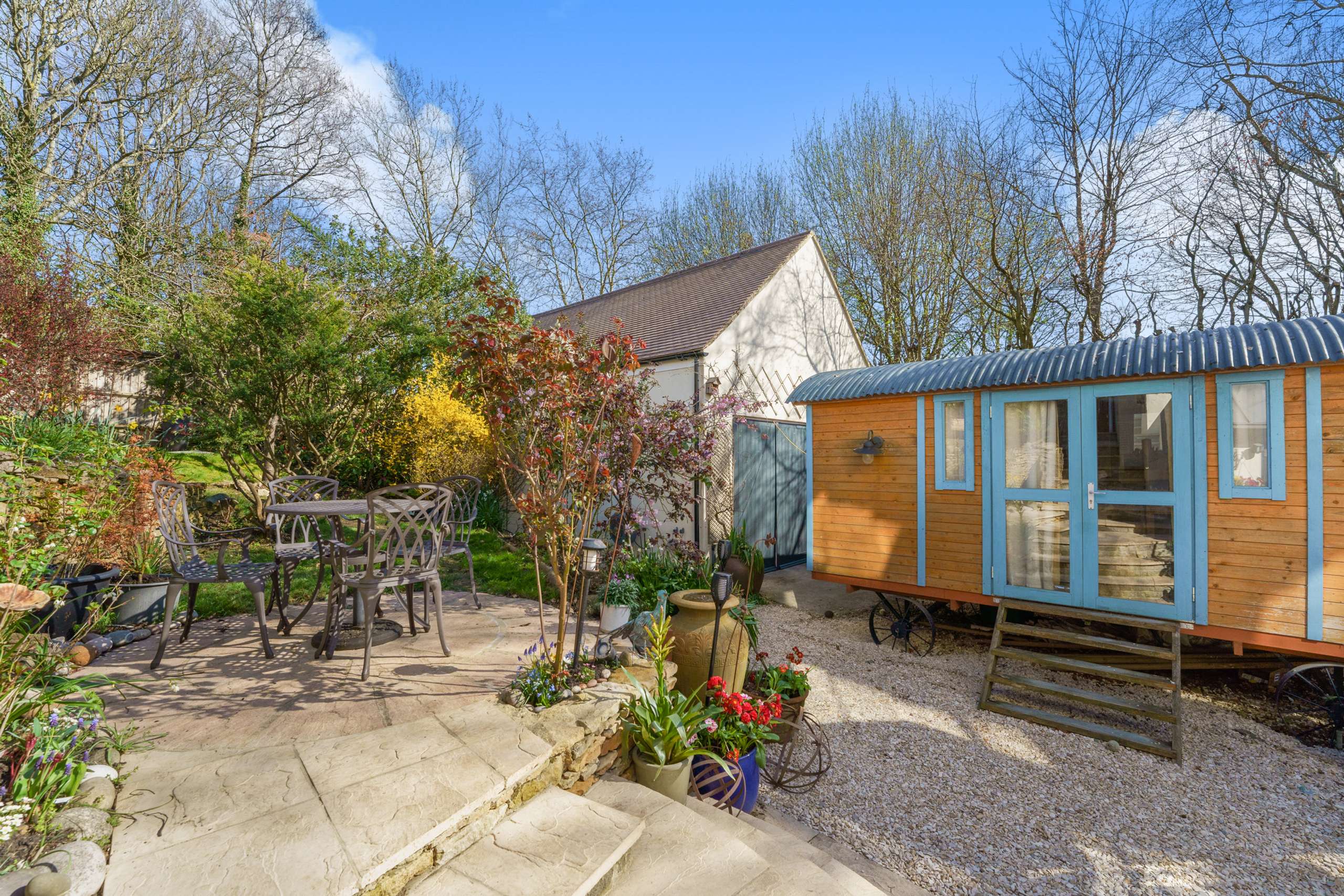 Garden & Shepherds Hut