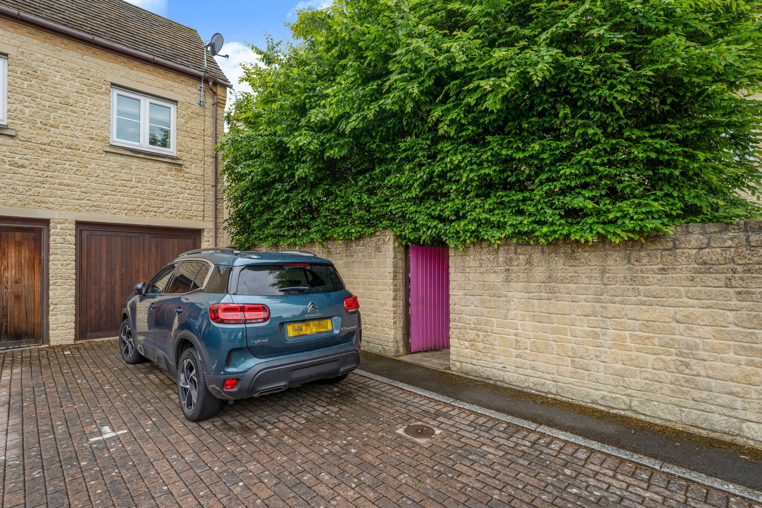 Garage & Parking
