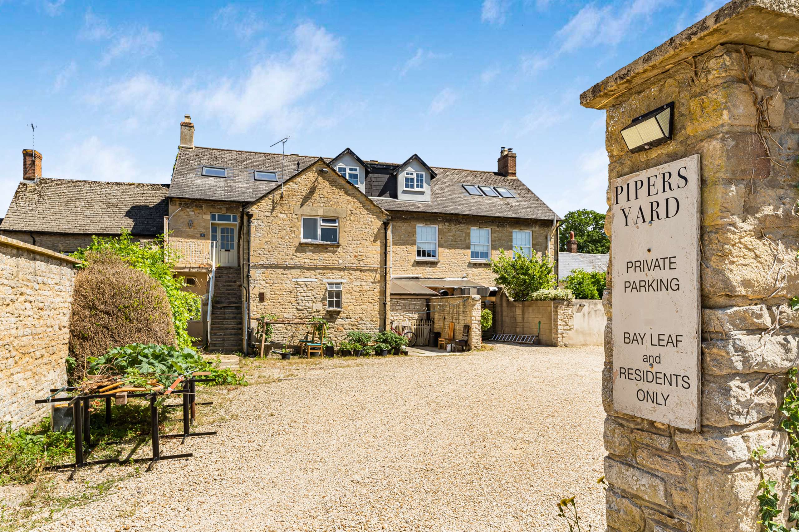 Pipers Yard
