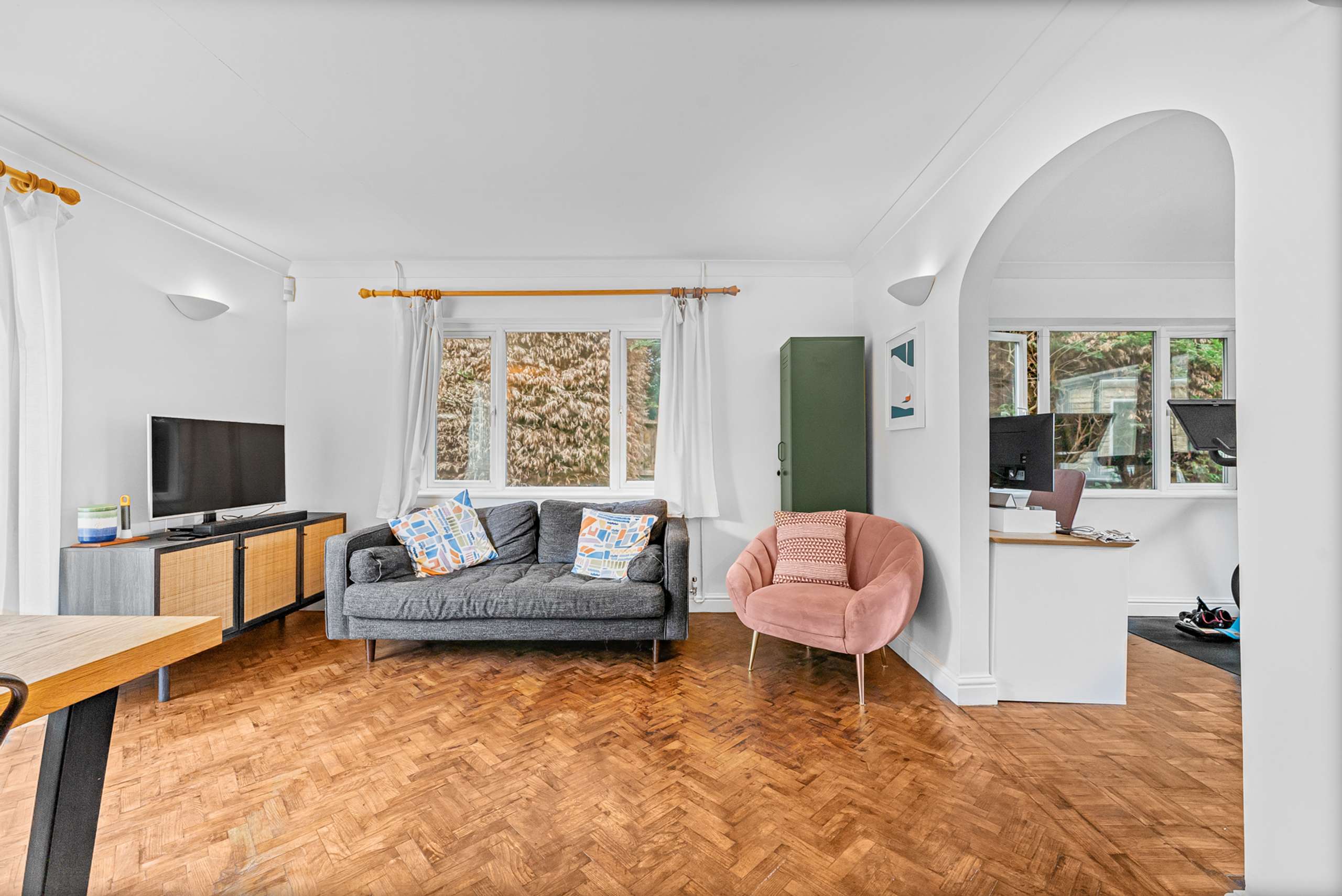 Sitting/Dining Room