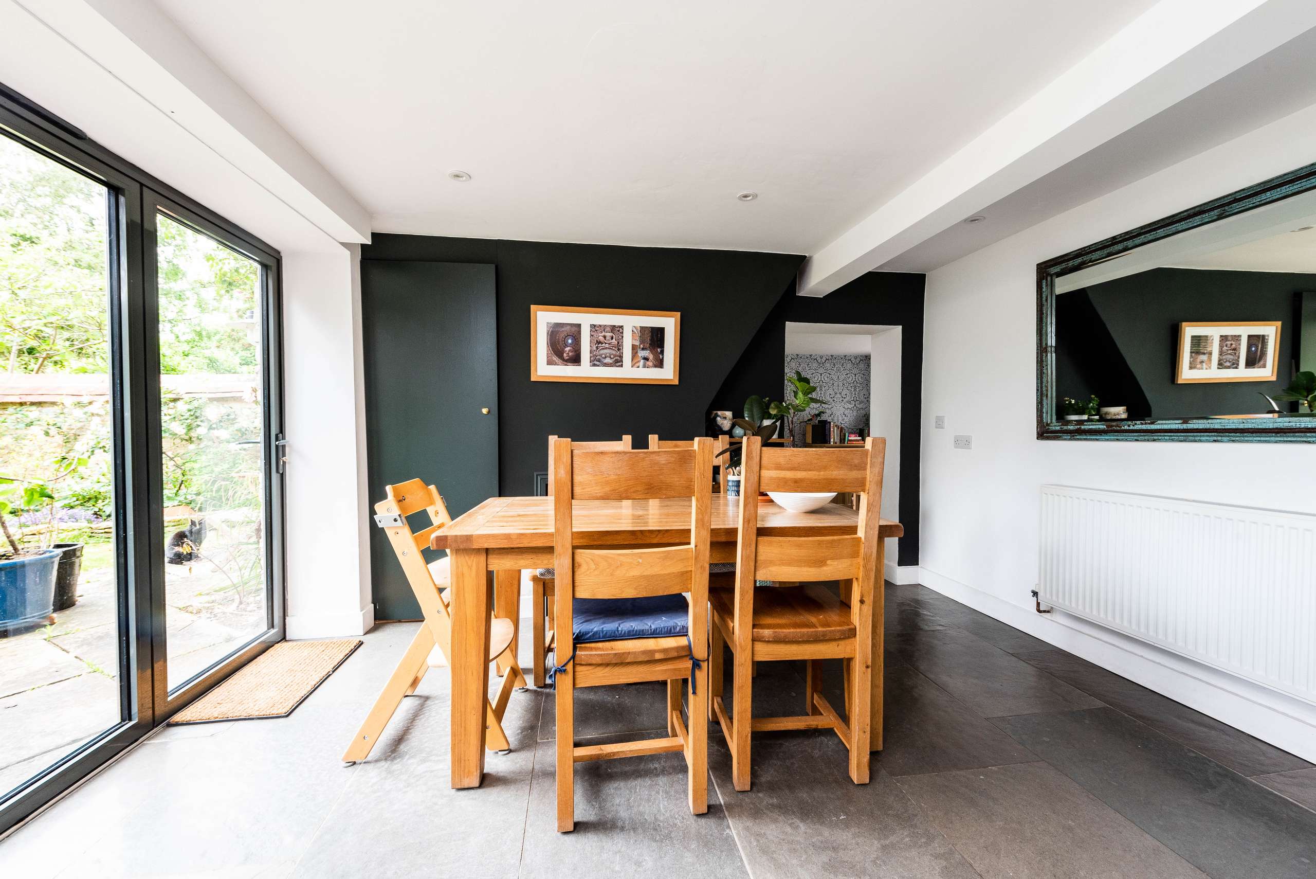 Living Area/Dining
