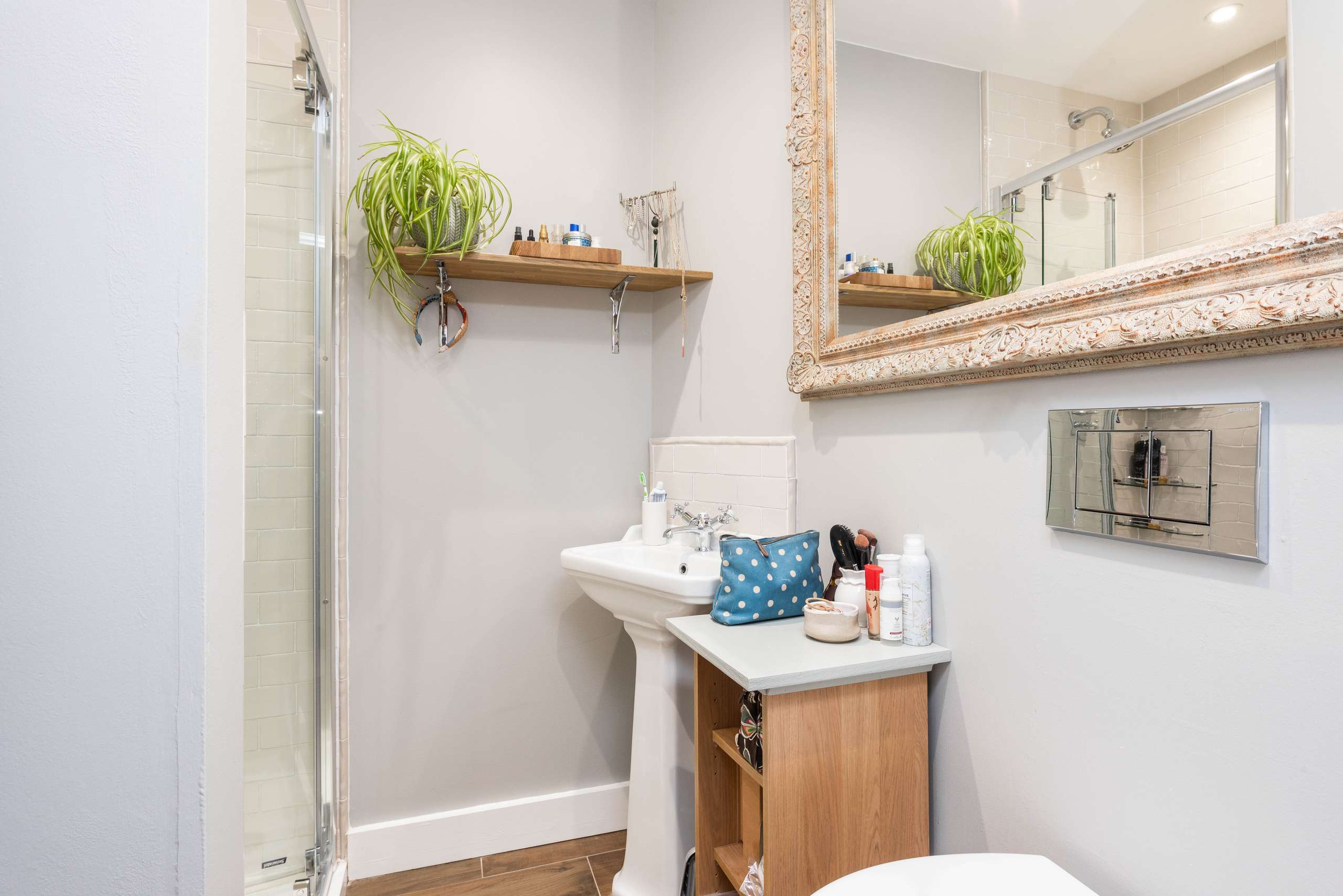 Cloakroom/Shower