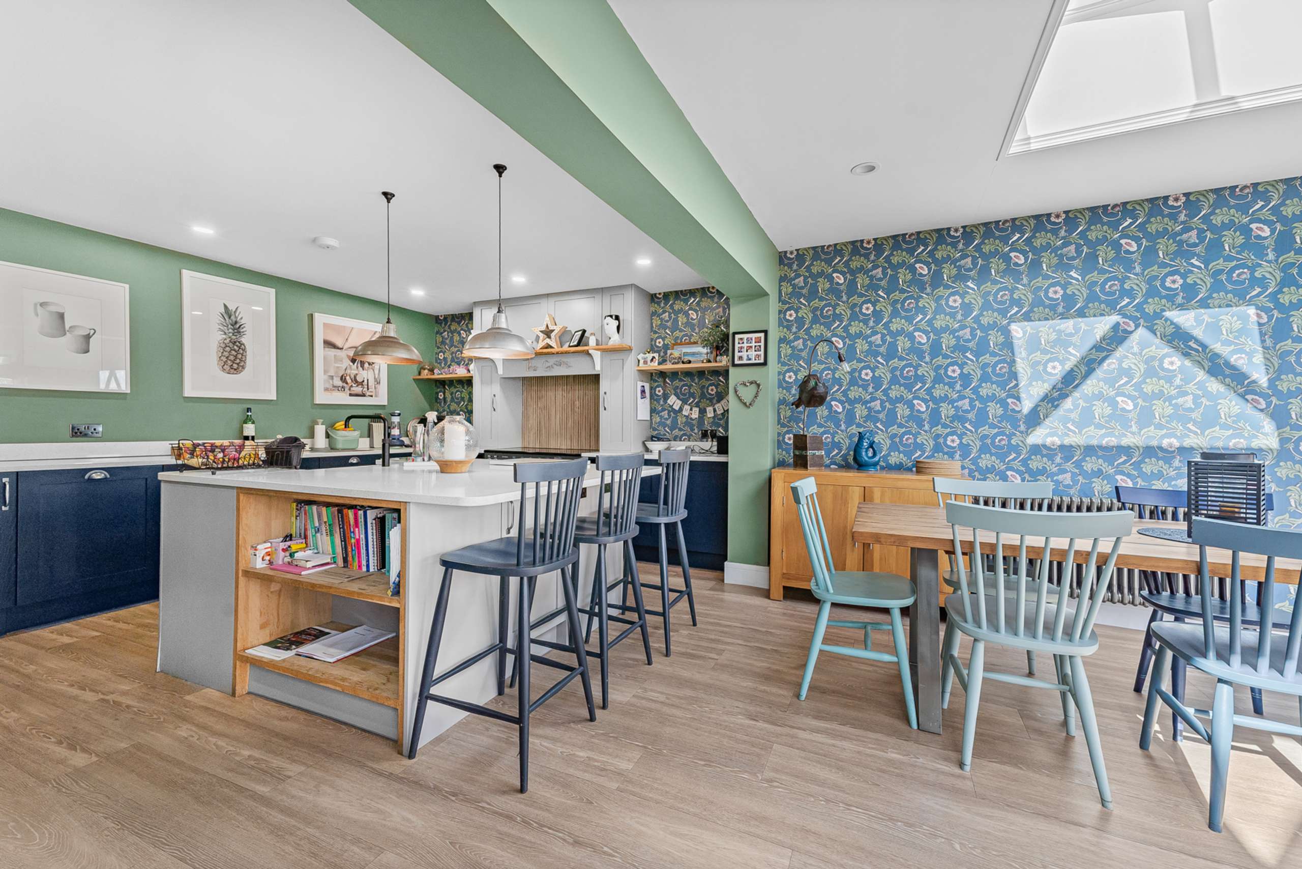 Kitchen/Breakfast/Dining Area