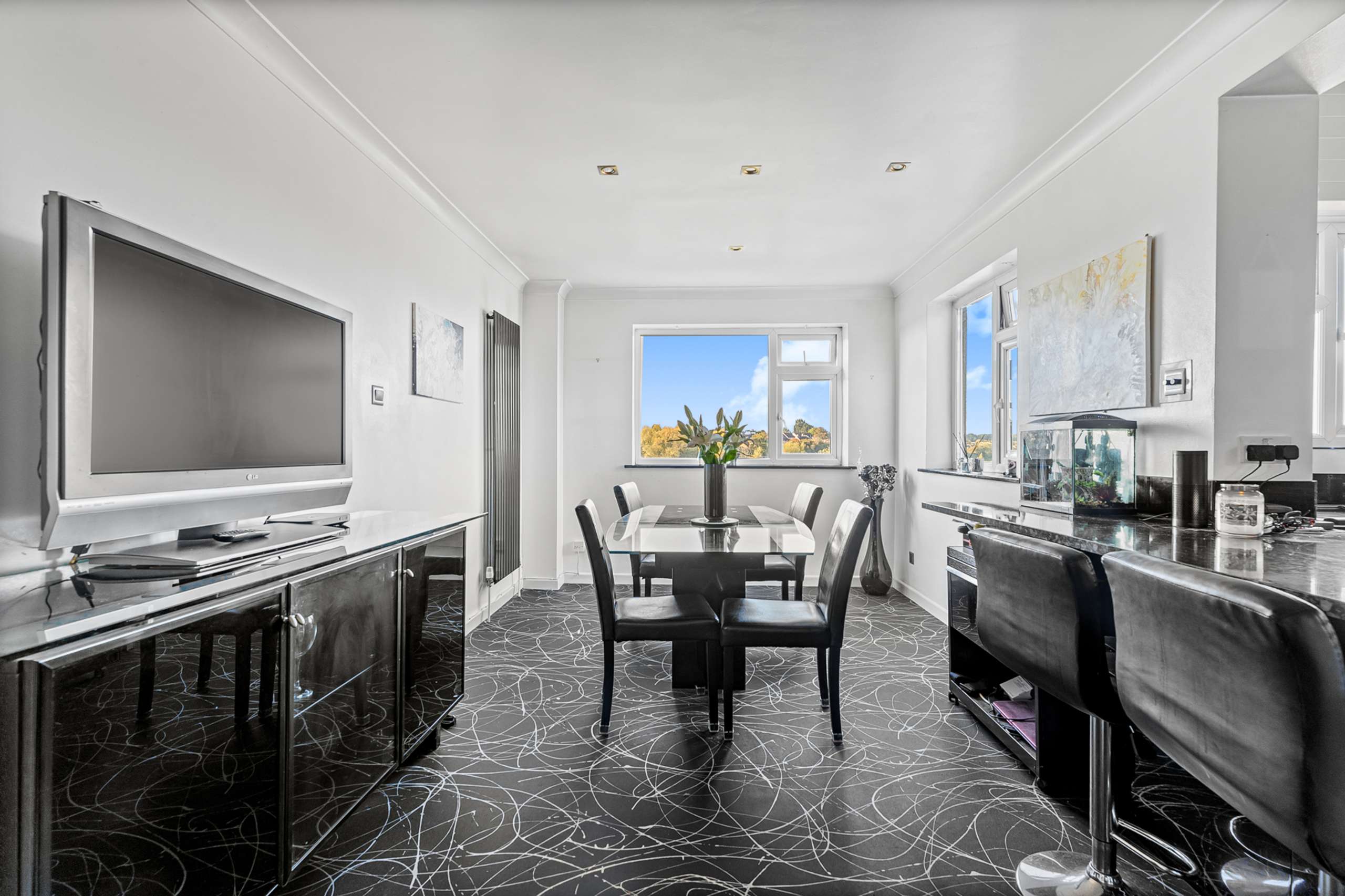 Dining/Kitchen