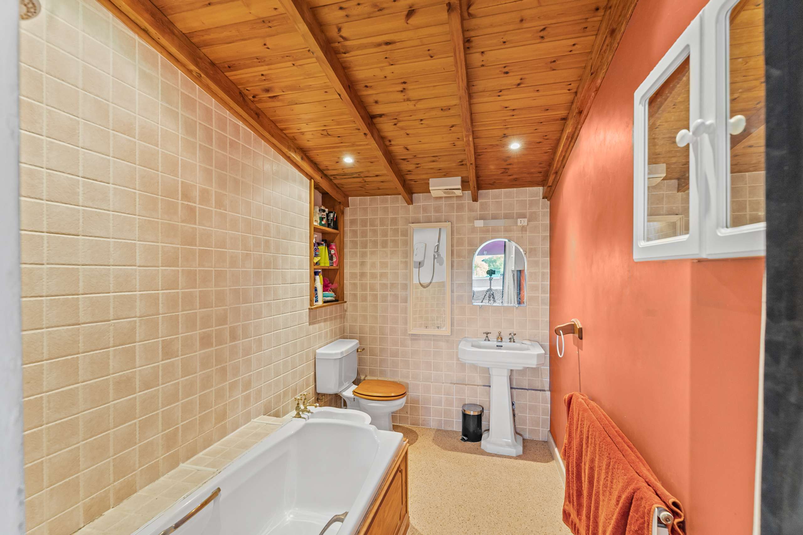 Ensuite Bathroom Lower