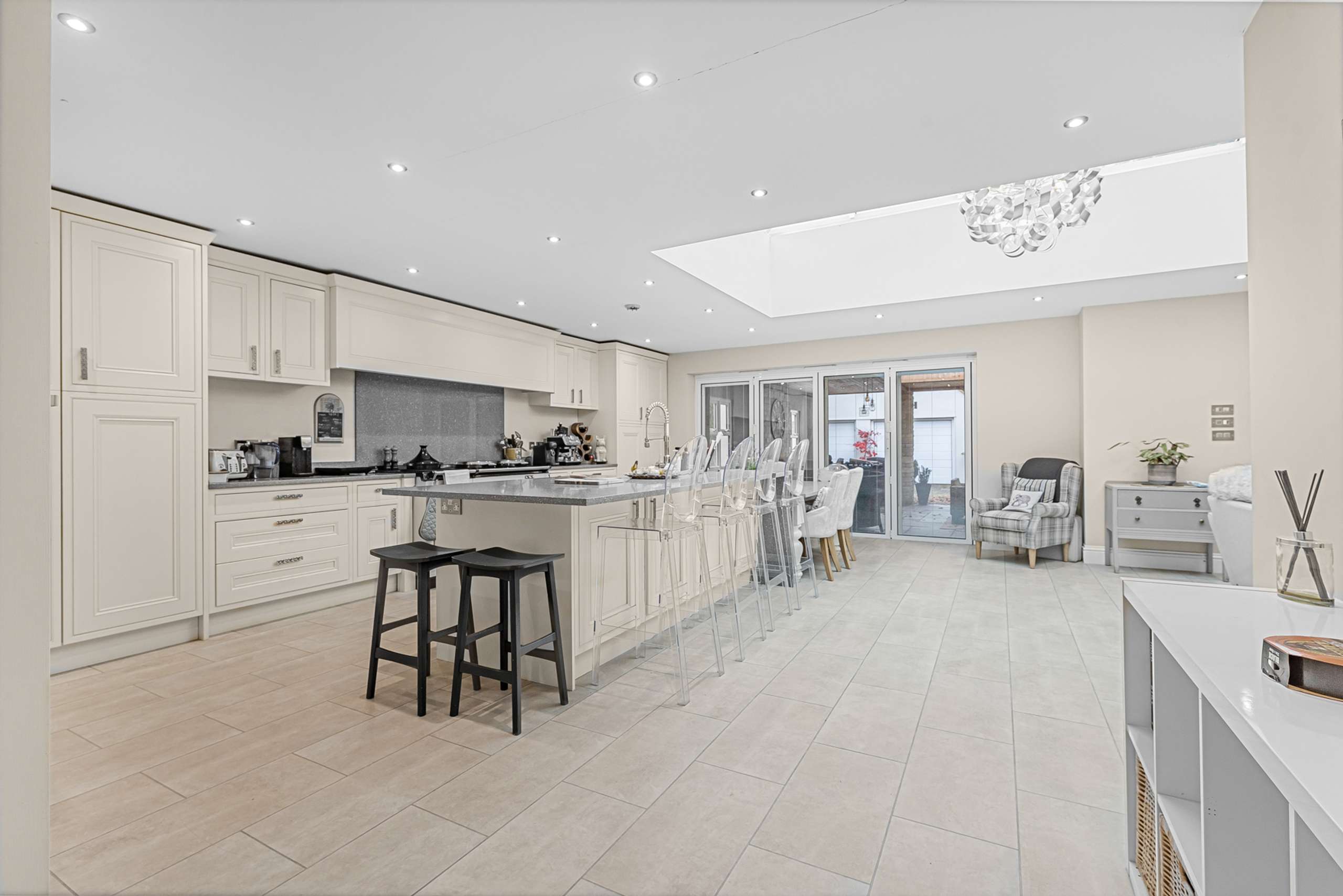 Kitchen/Breakfast/Dining/Family