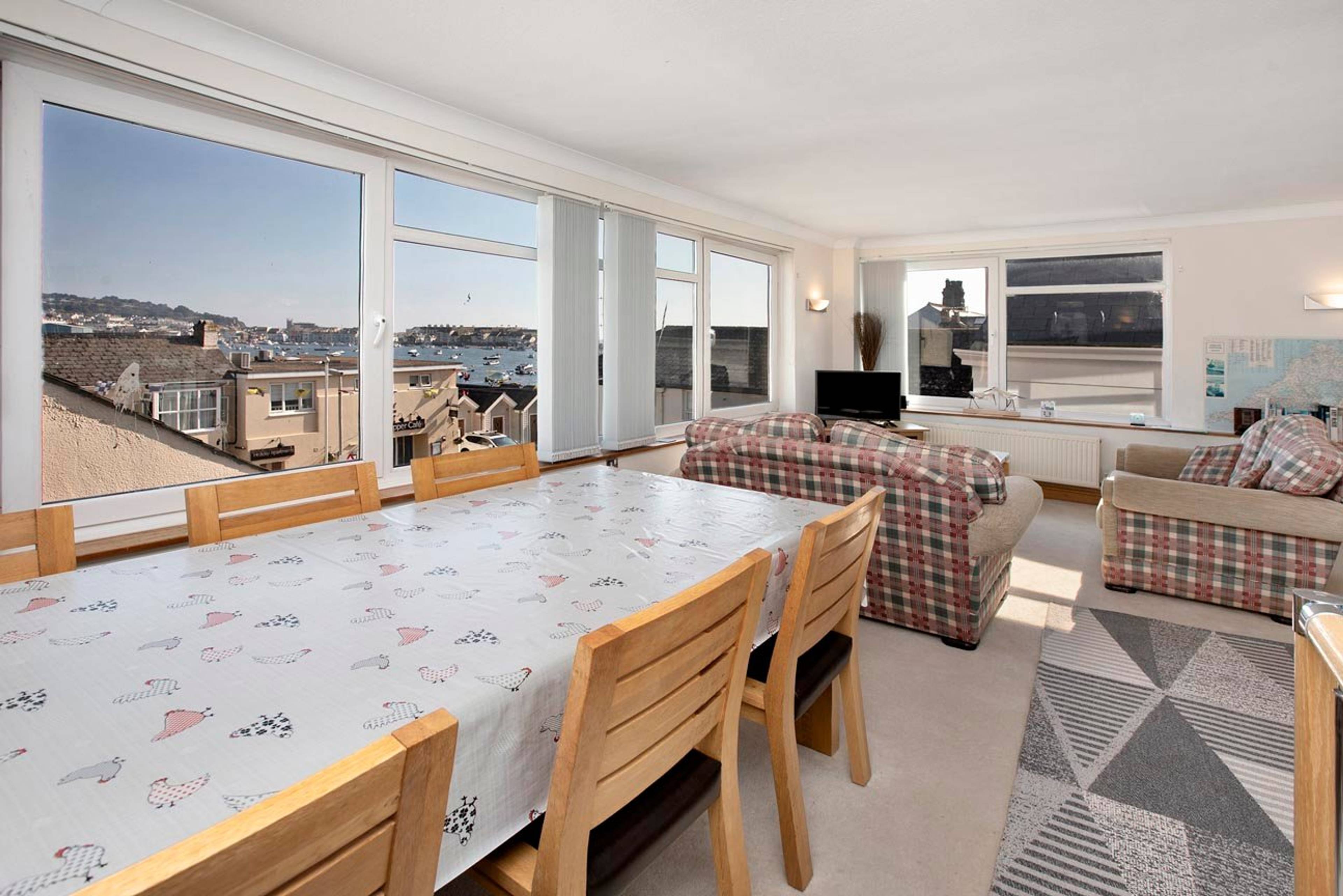 2 Penrhyn Place Strand, Teignmouth, TQ14 - 6