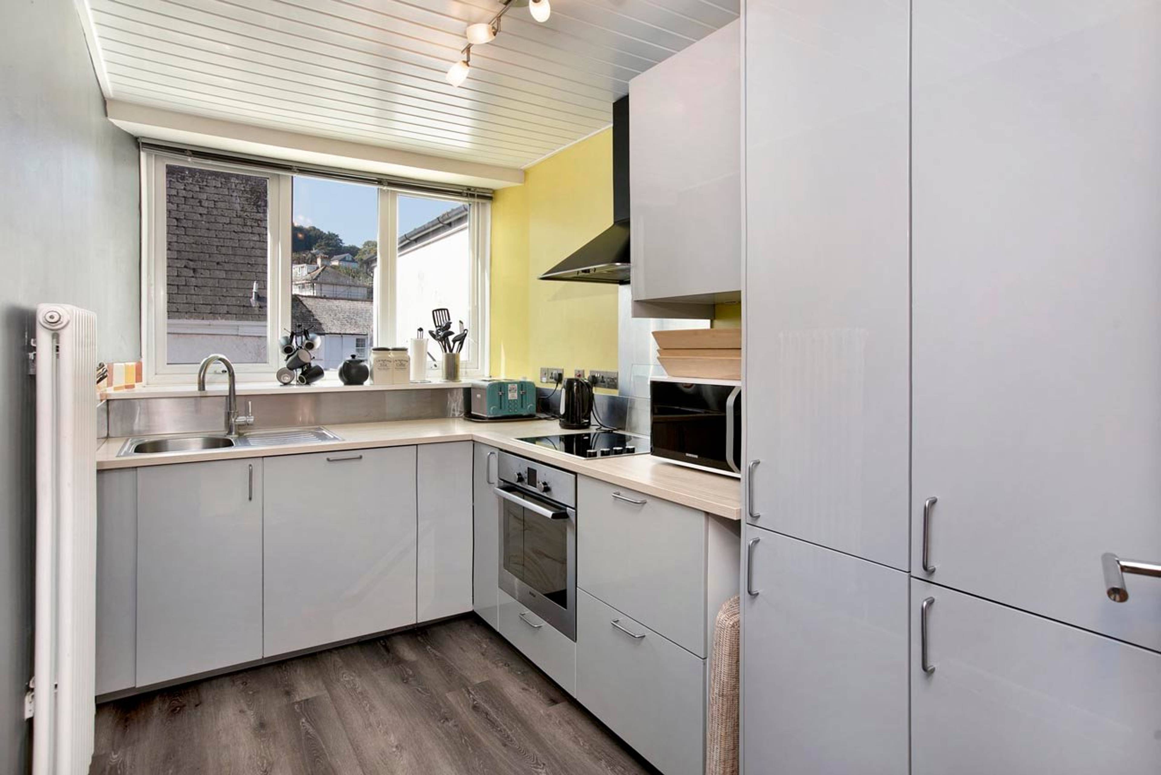 2 Penrhyn Place Strand, Teignmouth, TQ14 - 5