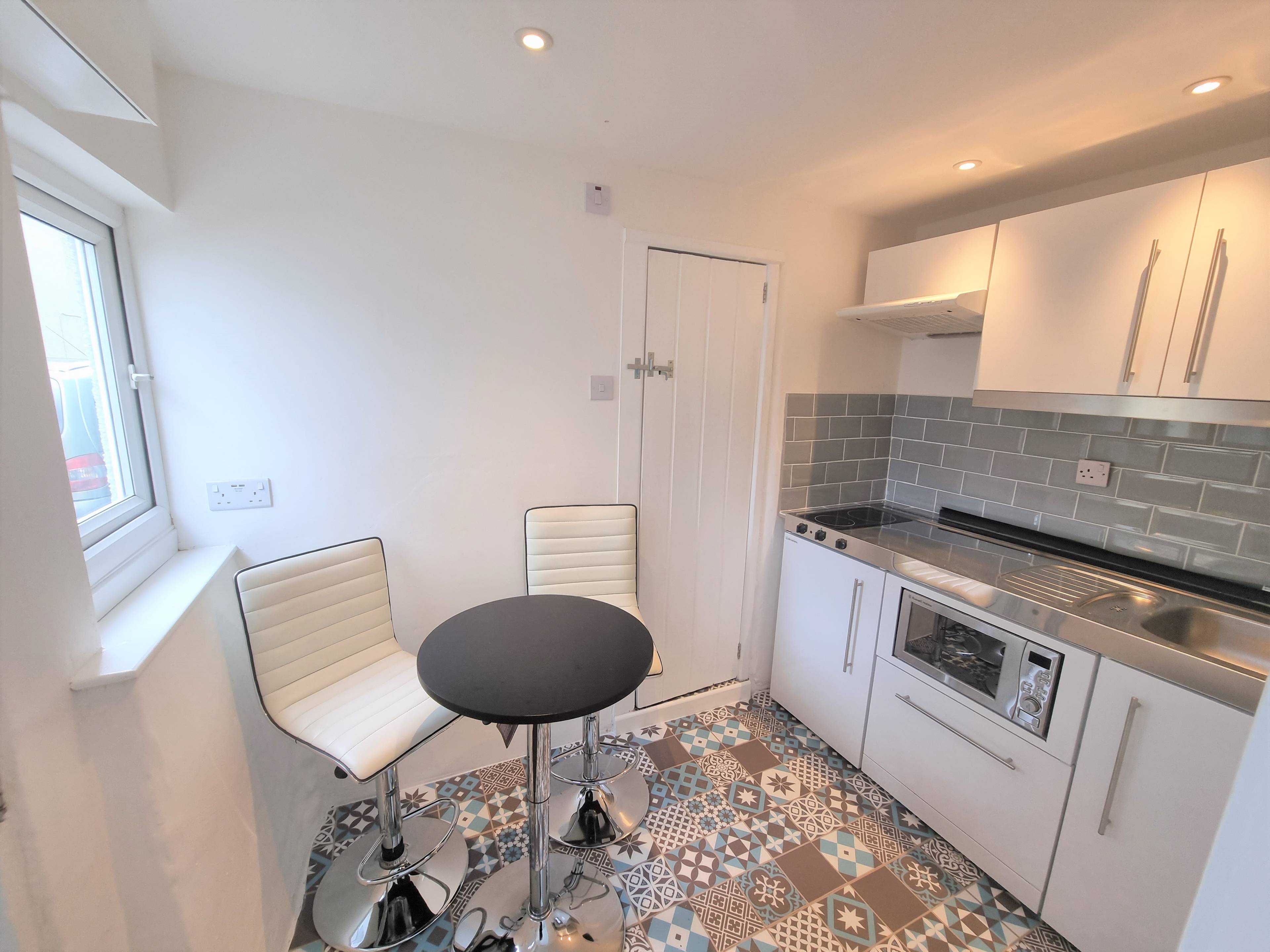 4 Sampsons Cottages Brook Street, Dawlish, EX7 - 2