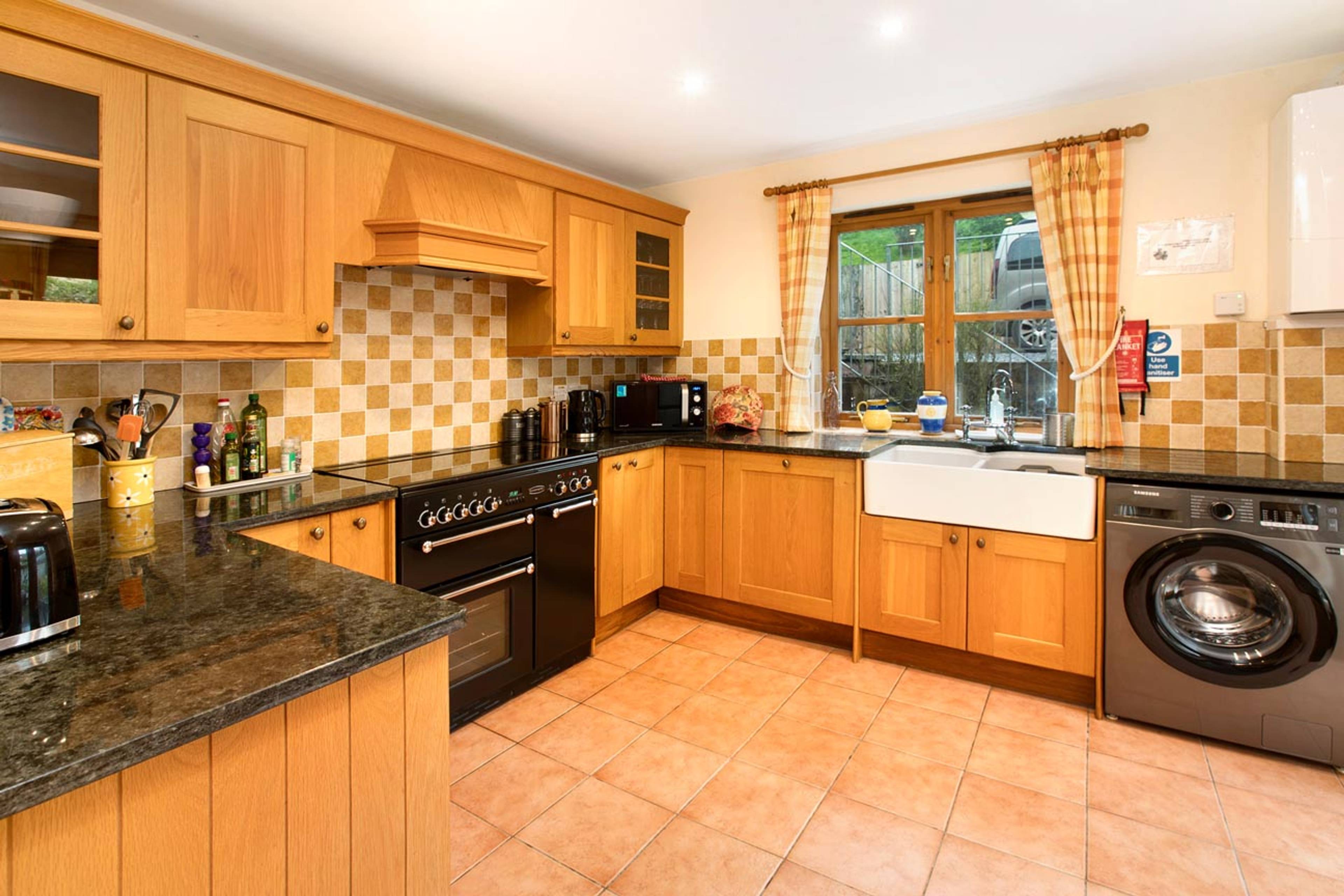 Deane Road, Stokeinteignhead, TQ12 - 9