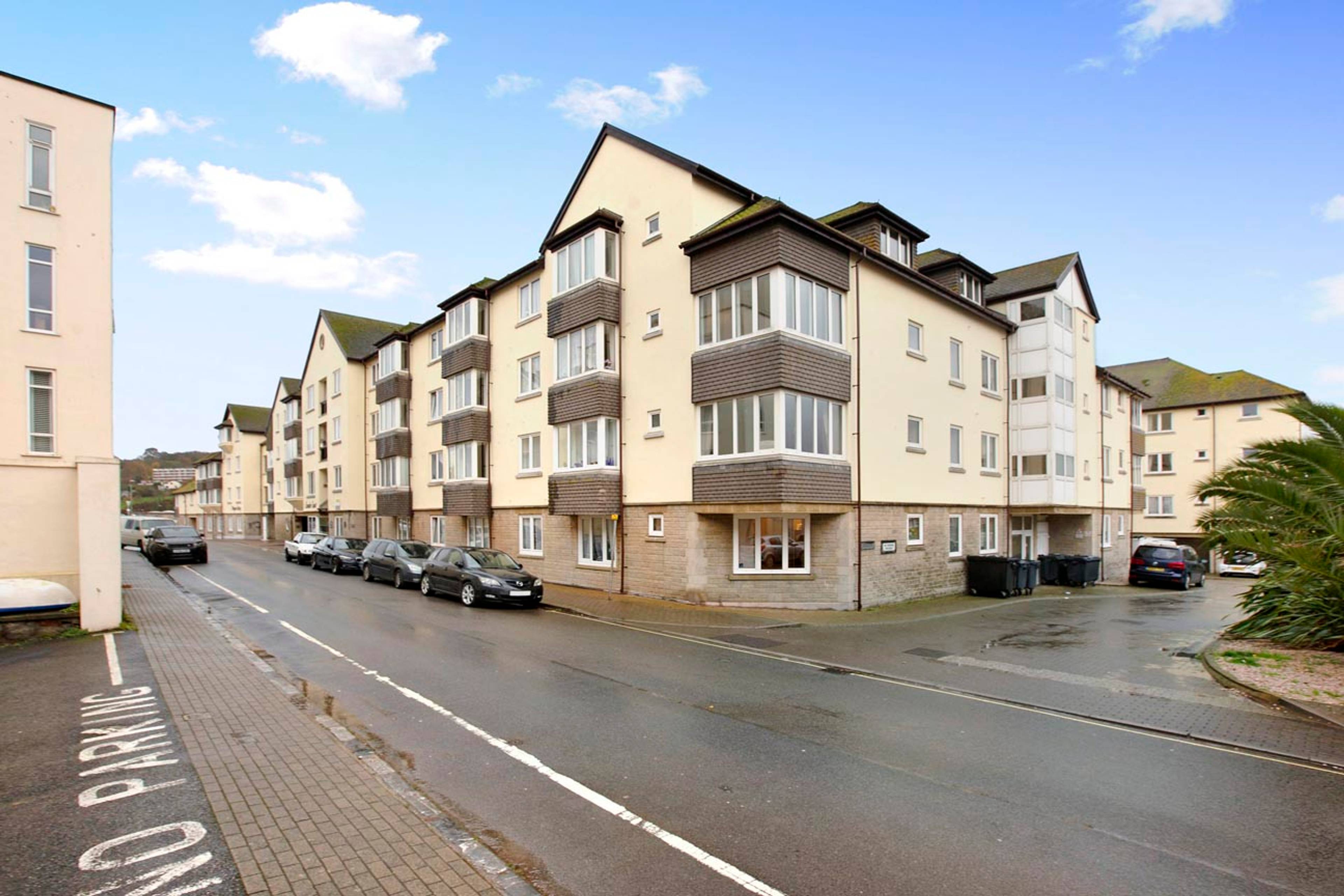 Strand, Leander Court Strand, TQ14