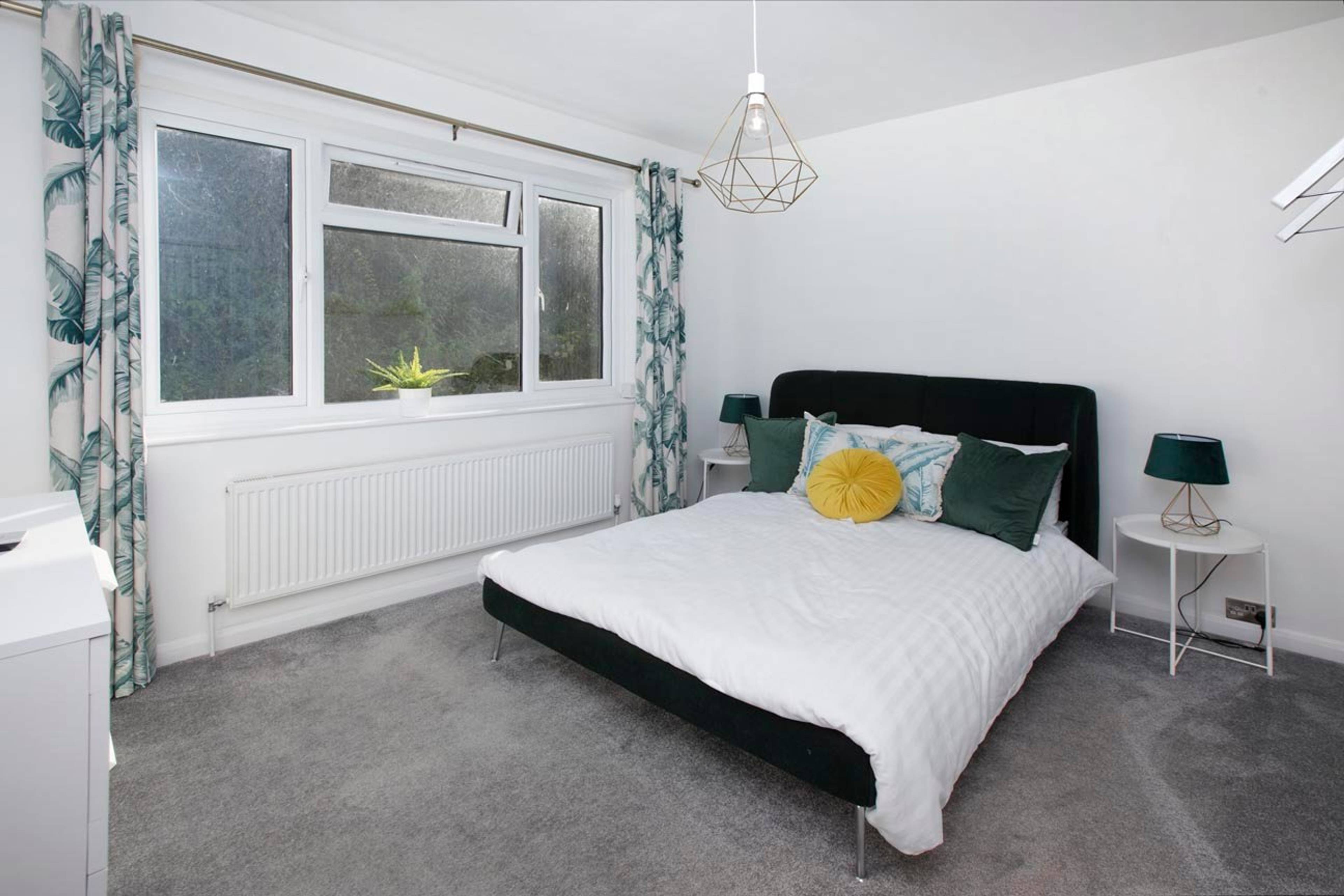 10 First Floor Flat, Teignmouth, TQ14 - 9