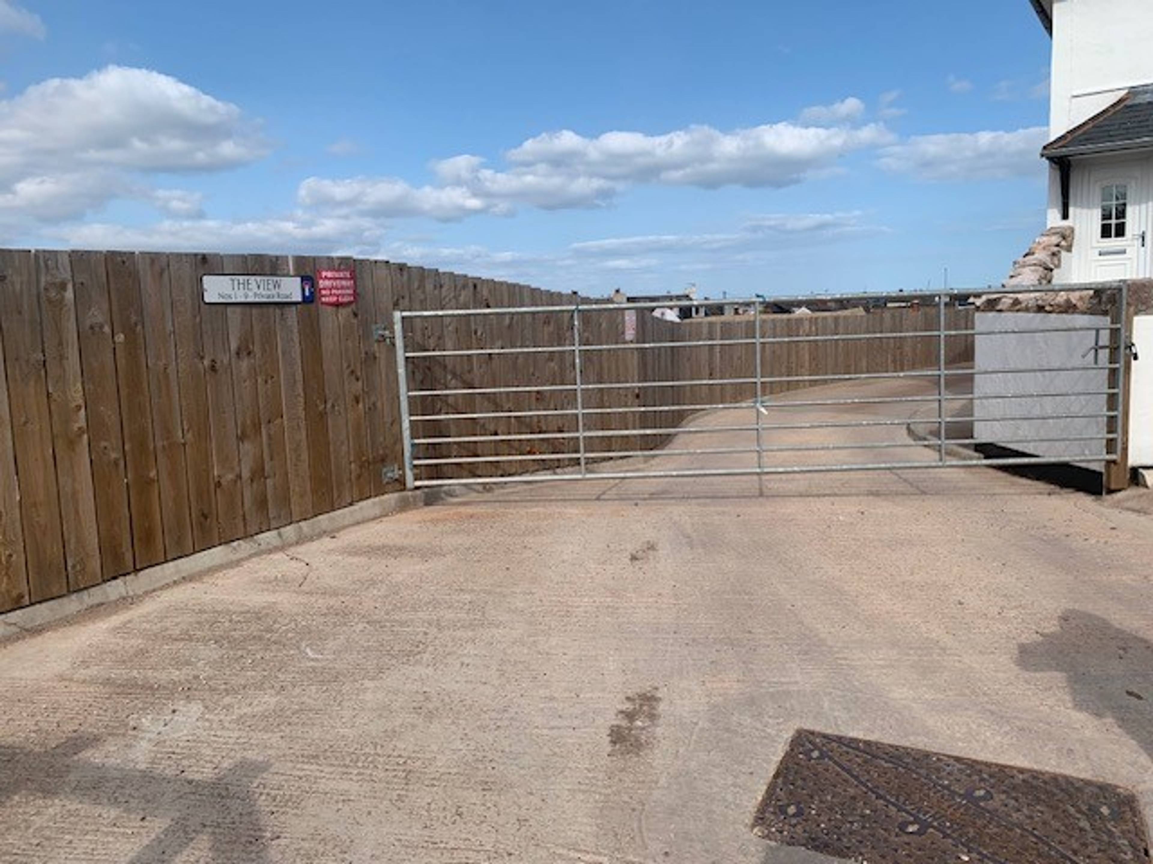 1, The View, Broadlands, Teignmouth, TQ14 - 5