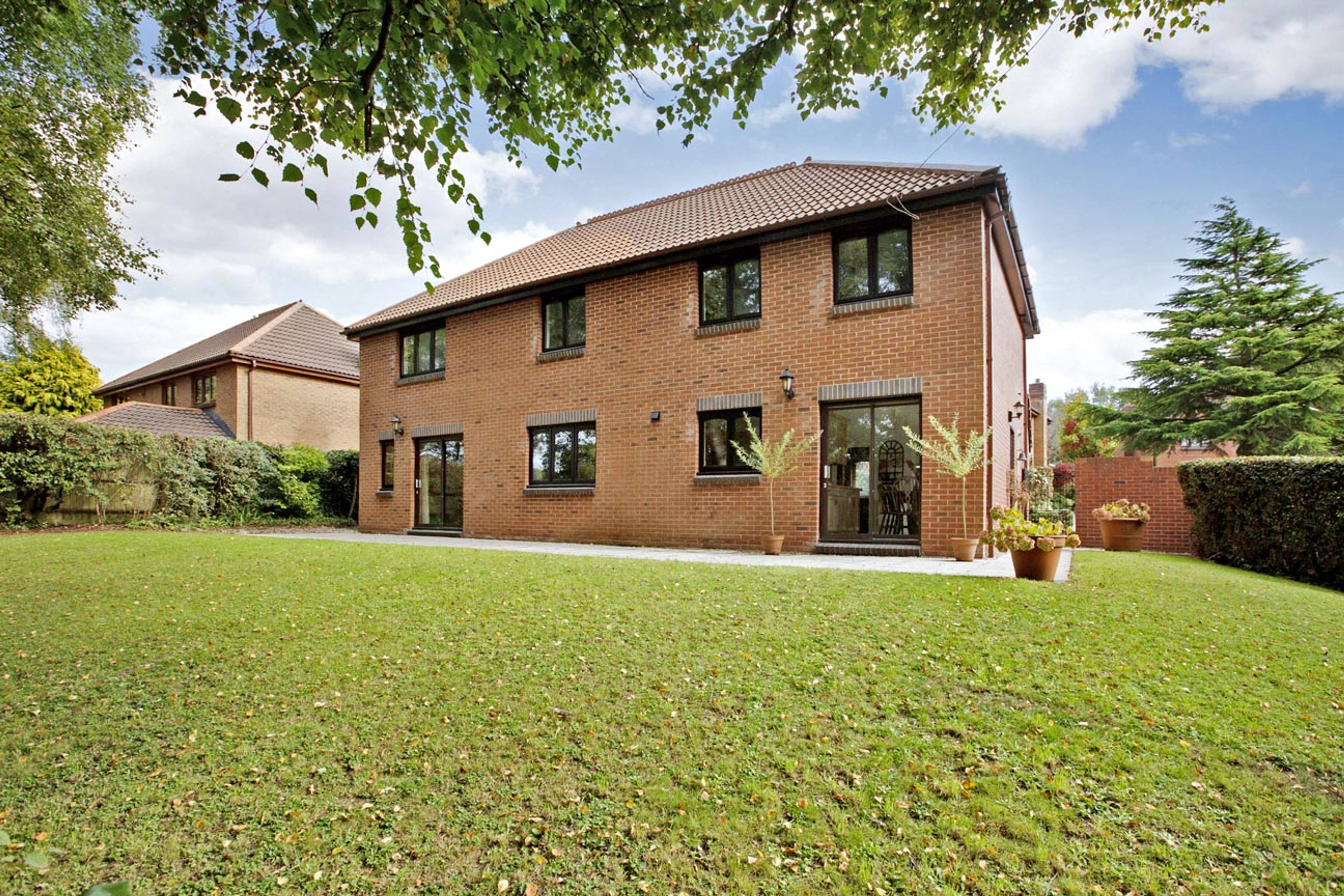 10 Alder Close, Newton Abbot, TQ12 - 3