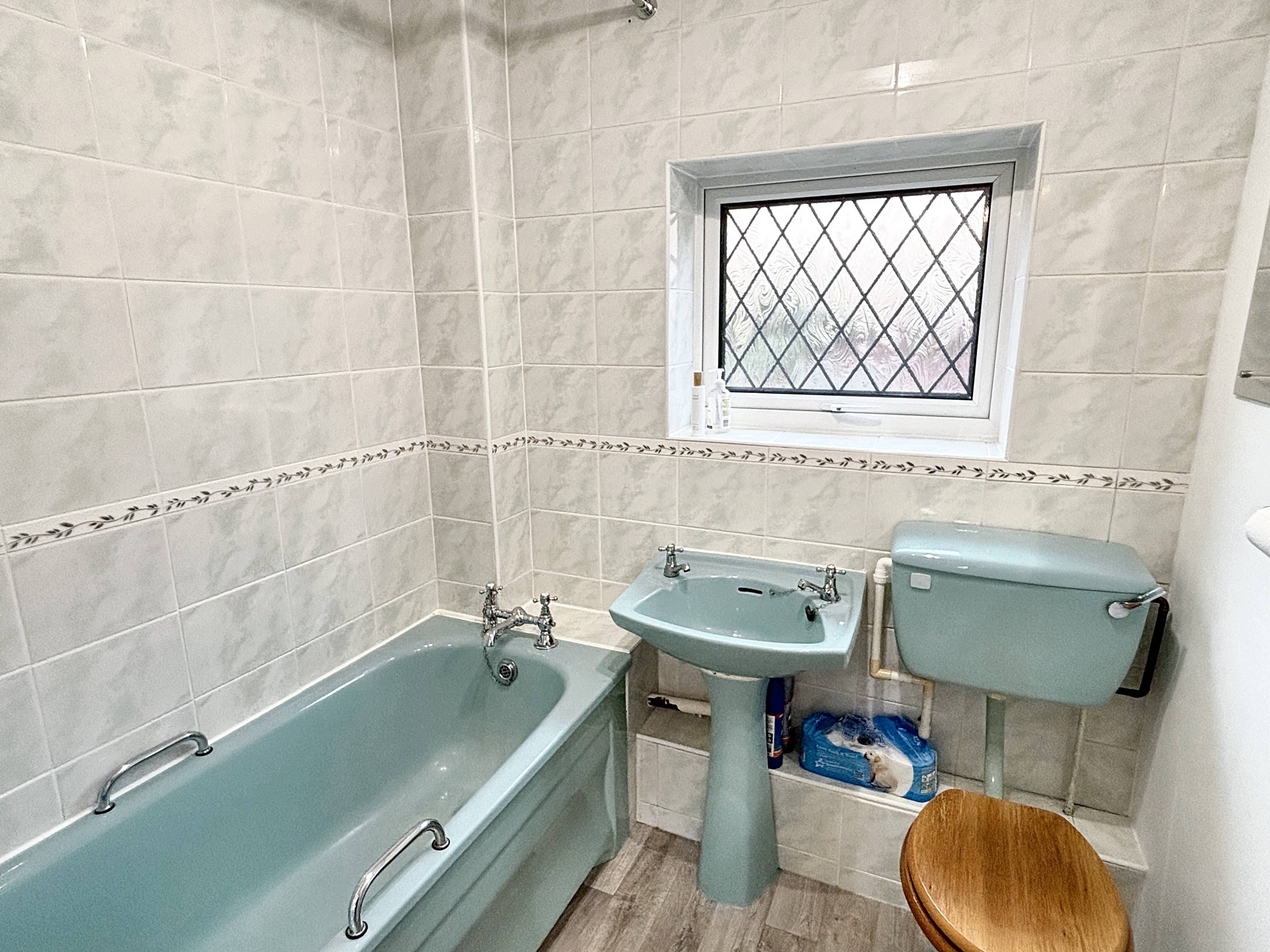 Gilbert Avenue, Teignmouth, TQ14 - 7