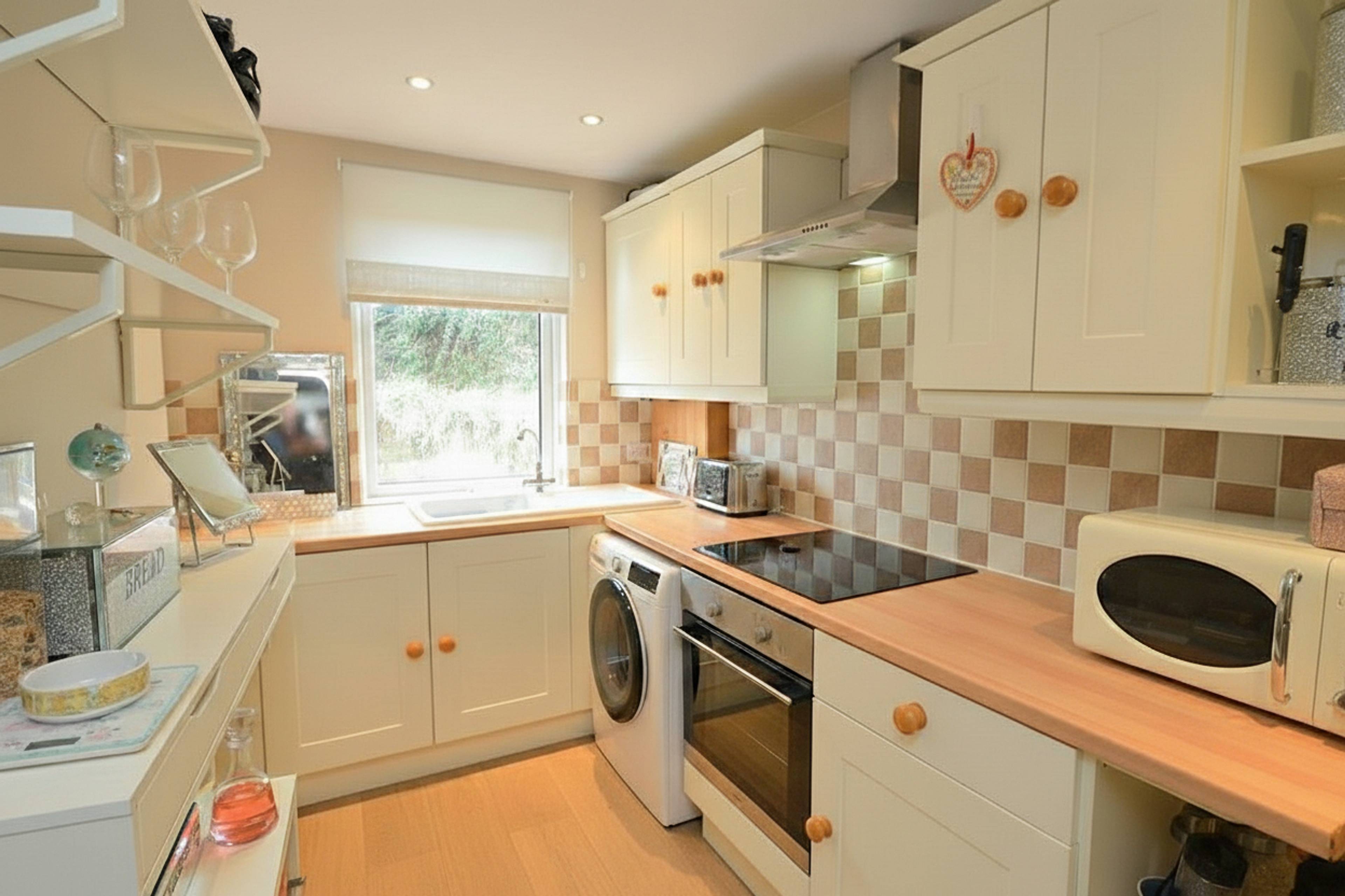 26a Brunswick Place, Dawlish, EX7 - 1
