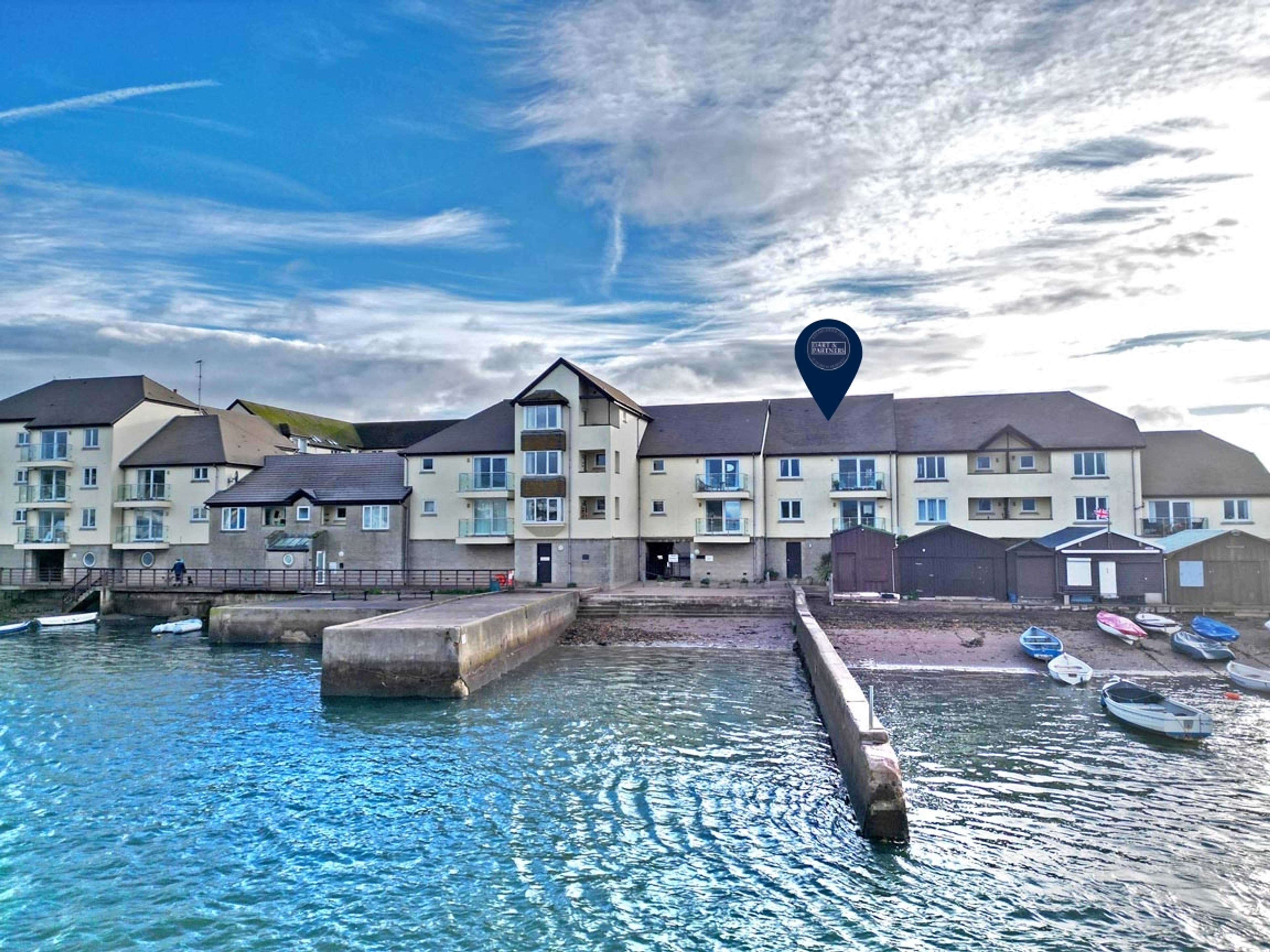 Strand, Morgans Quay, TQ14