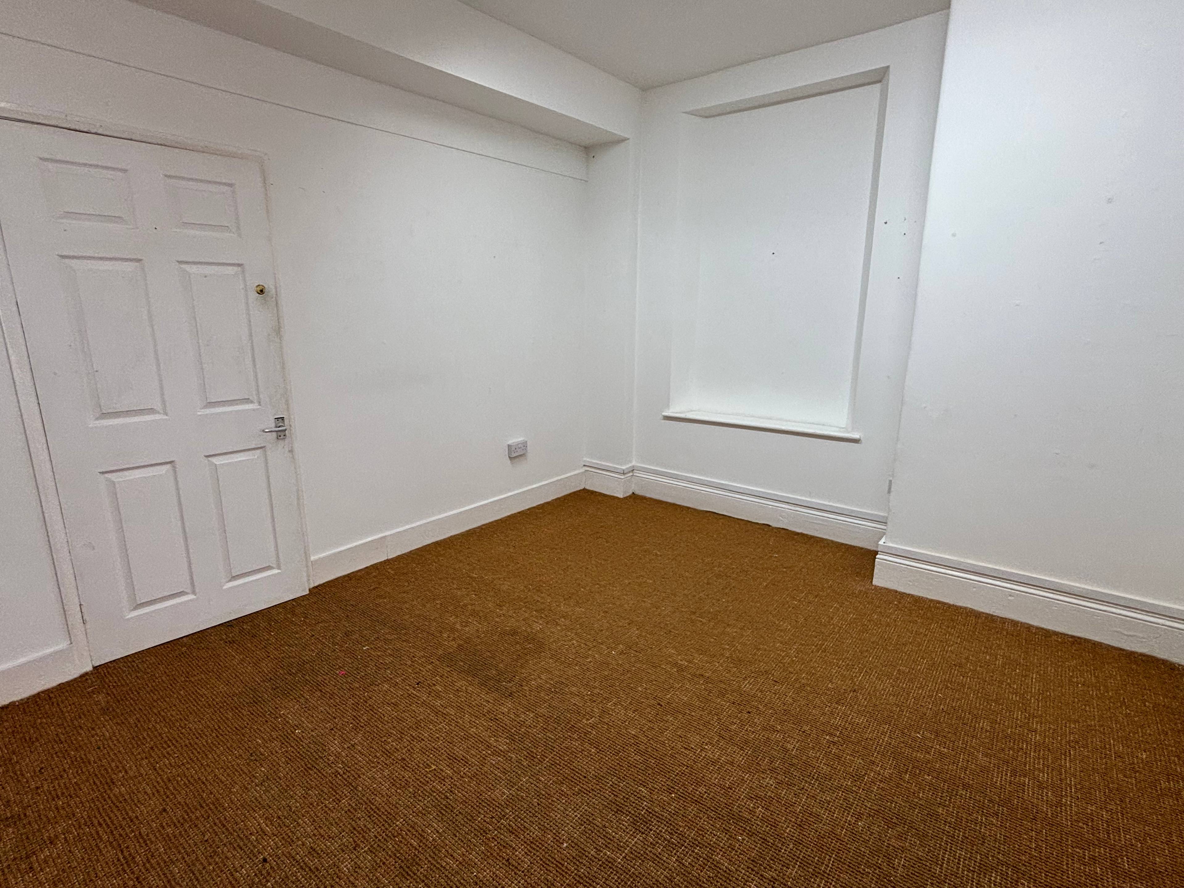 1 Little Triangle, Teignmouth, TQ14 - 4