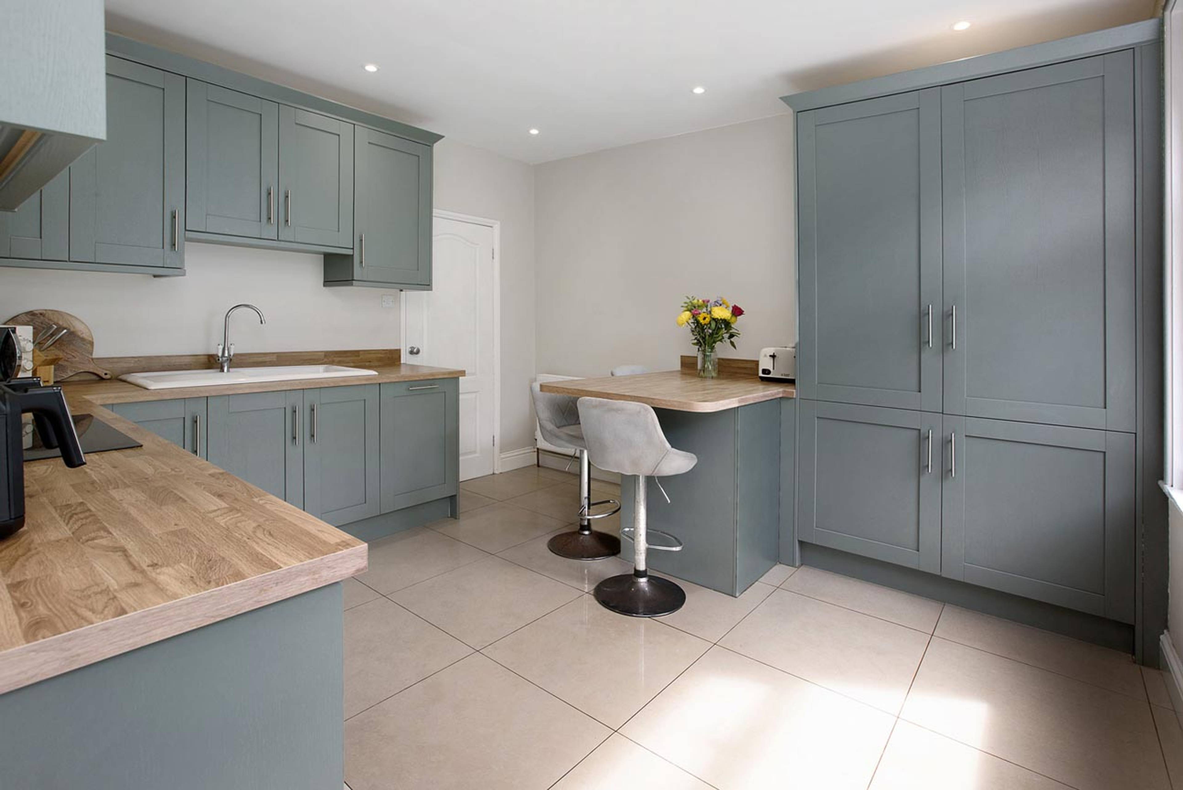 115 Coombe Vale Road, Teignmouth, TQ14 - 5
