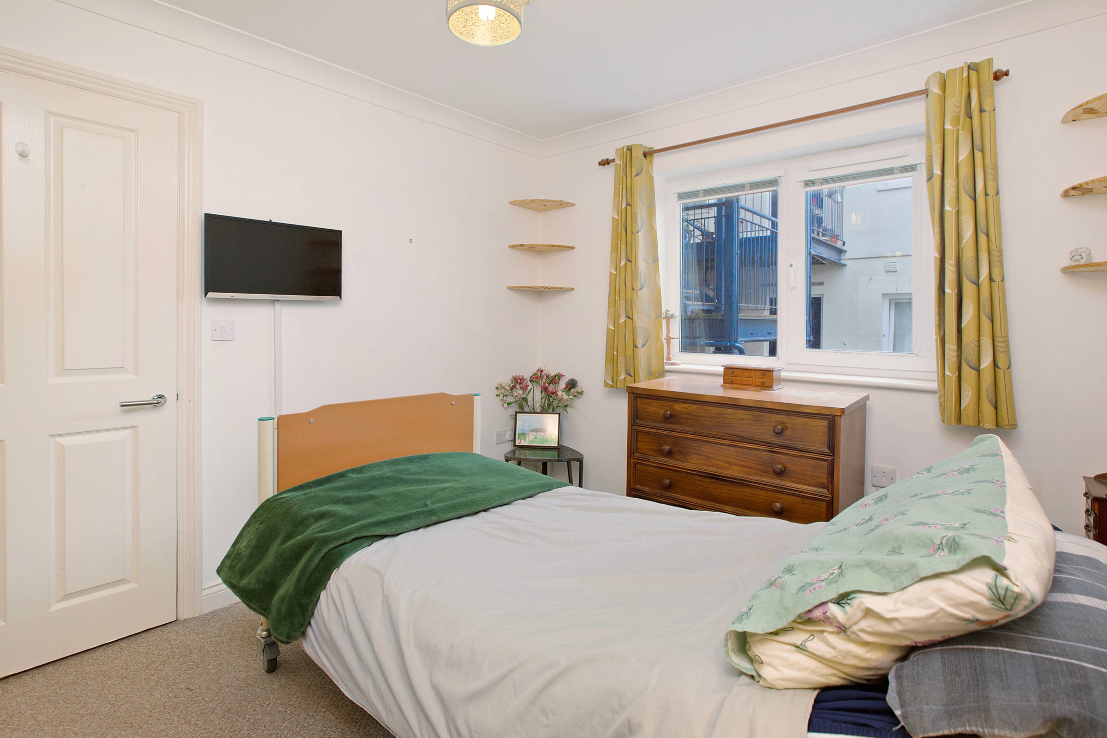 Apartment 1, Teignmouth, TQ14 - 5
