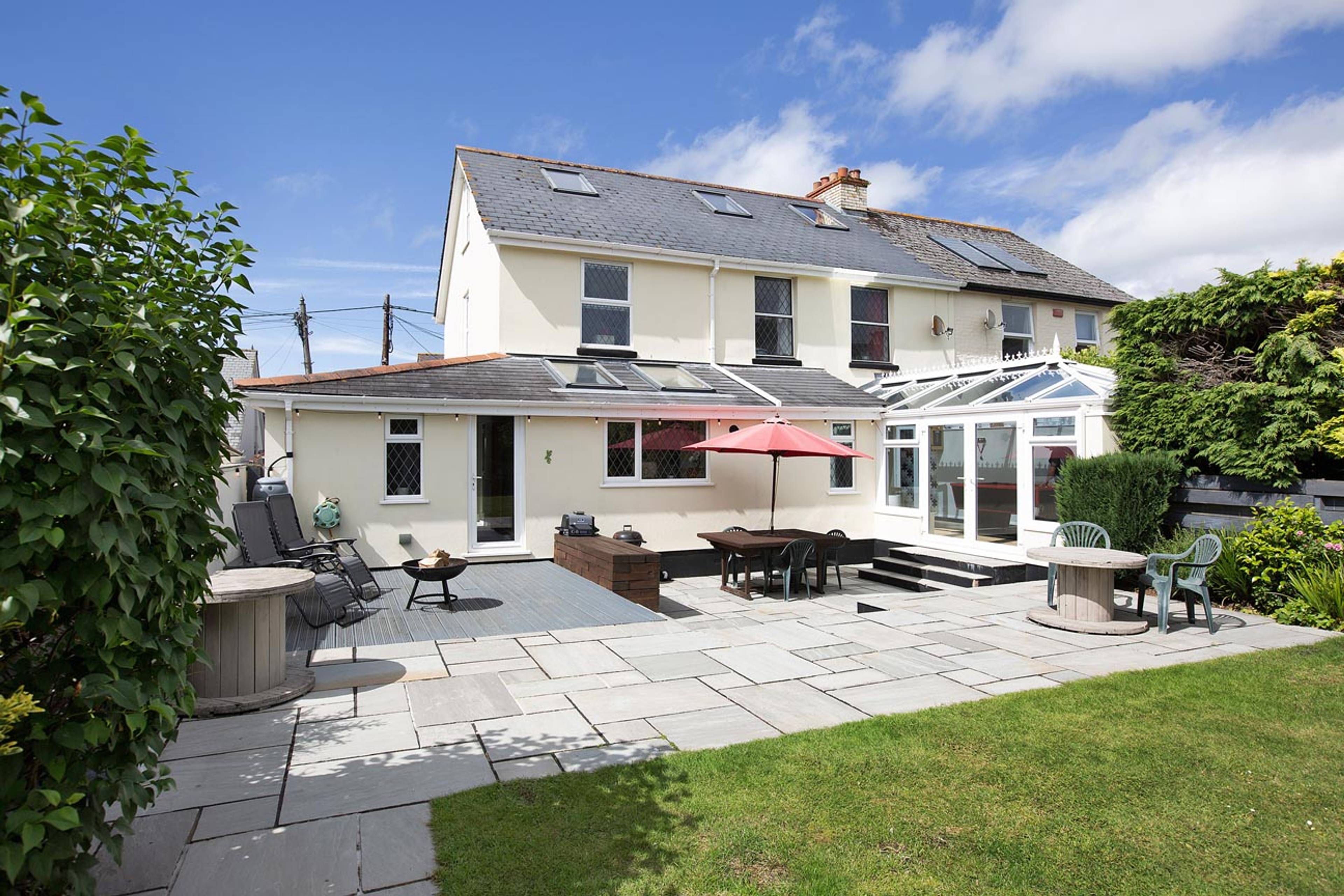 4 Firleigh Road, Newton Abbot, TQ12 - 1