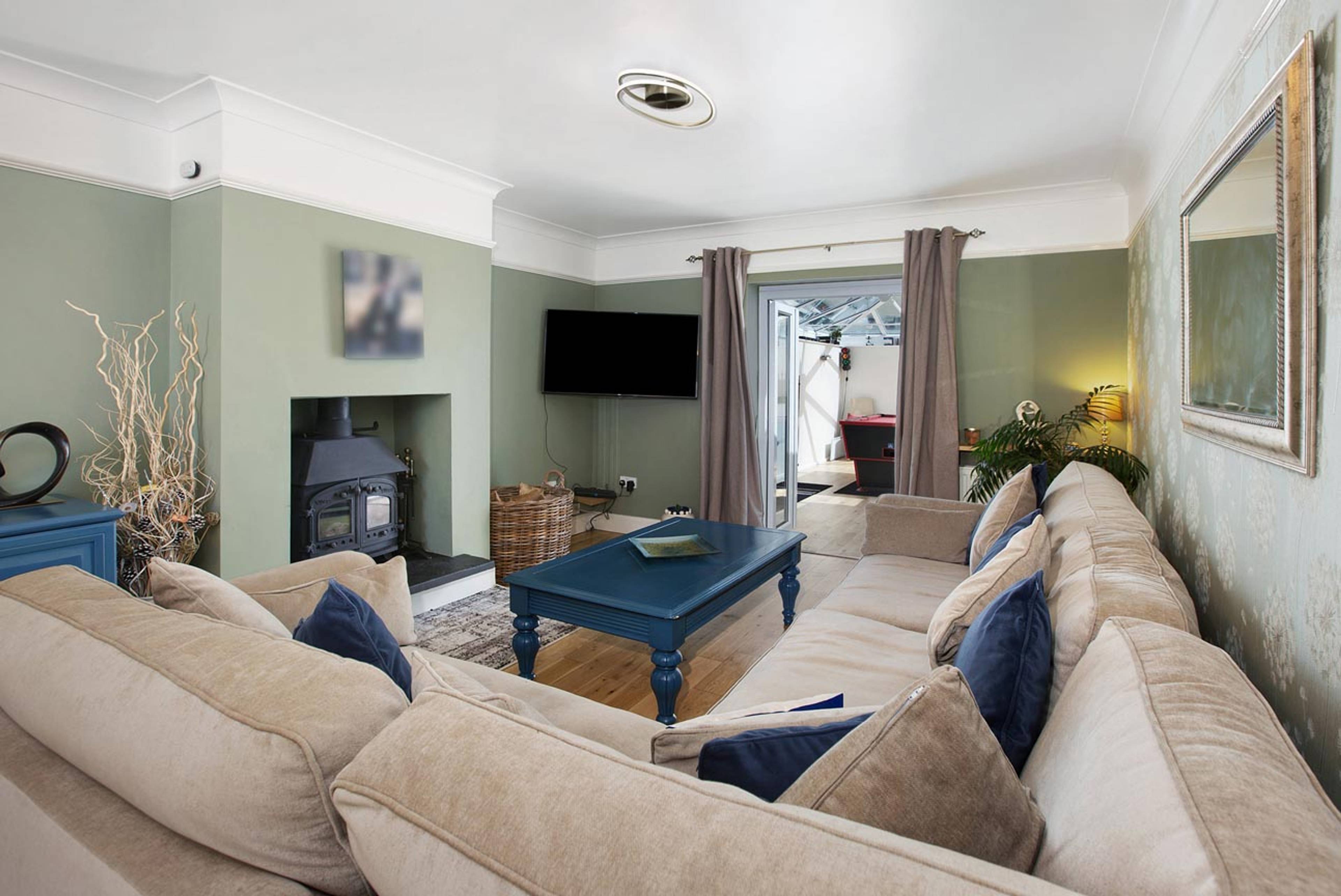 4 Firleigh Road, Newton Abbot, TQ12 - 4