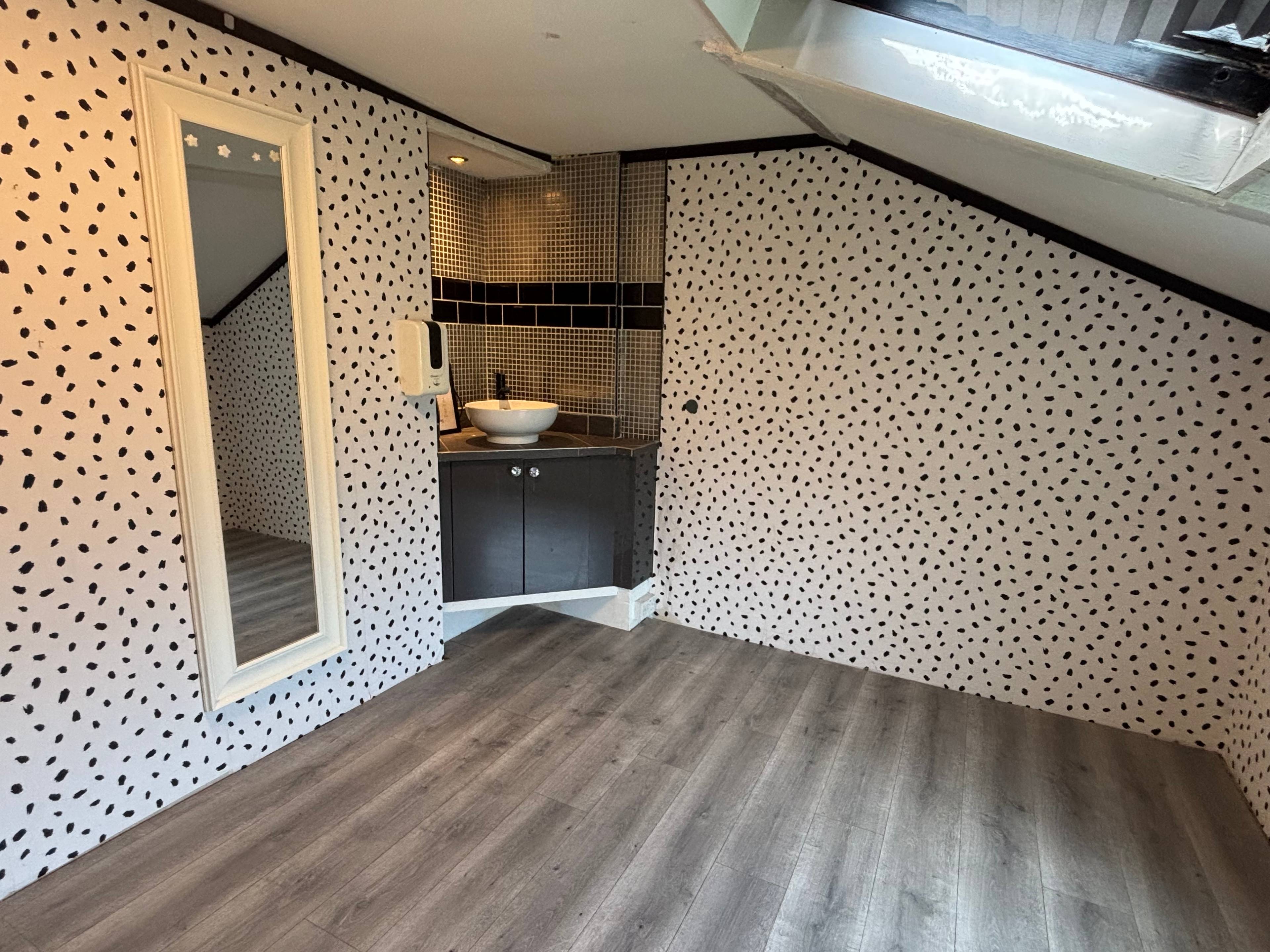 2 Northumberland Place, Teignmouth, TQ14 - 8